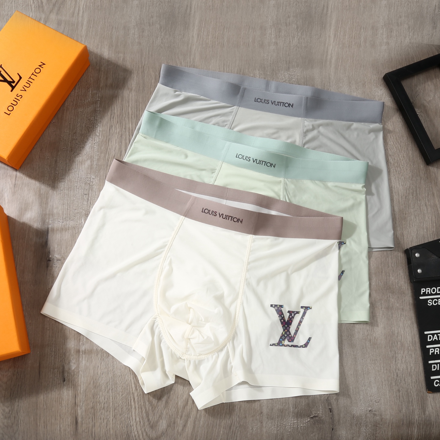LOUIS VUITTON