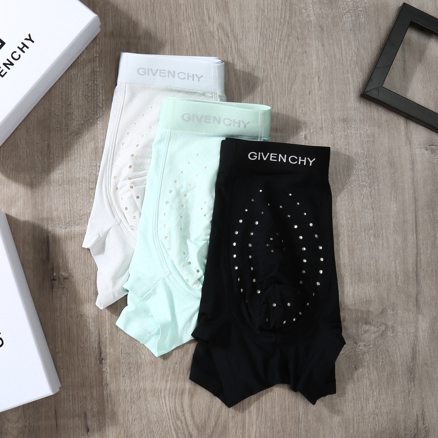 GIVENCHY