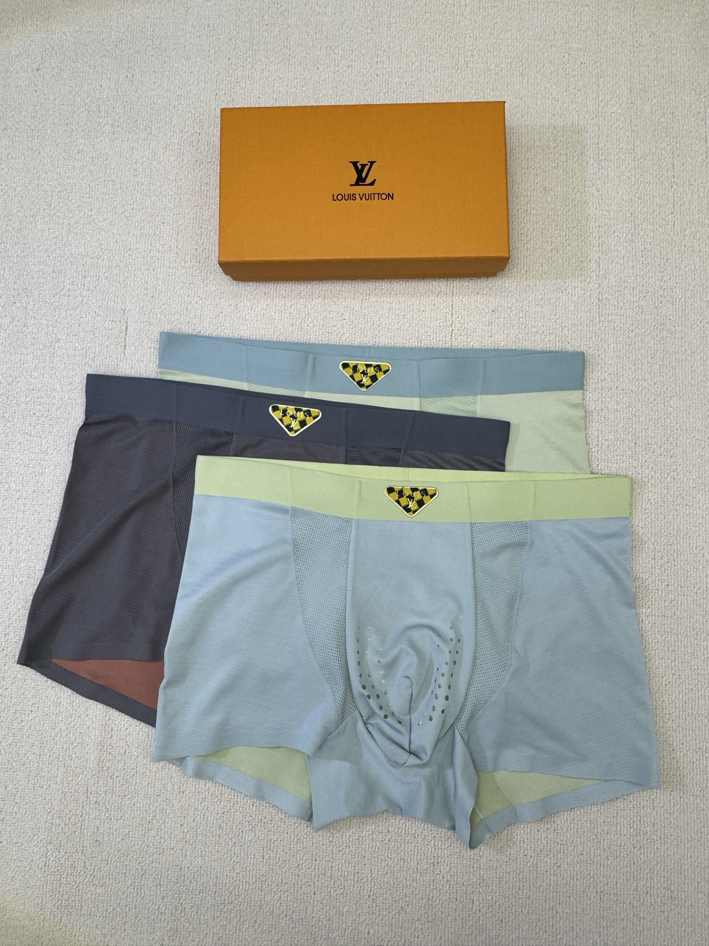 LOUIS VUITTON