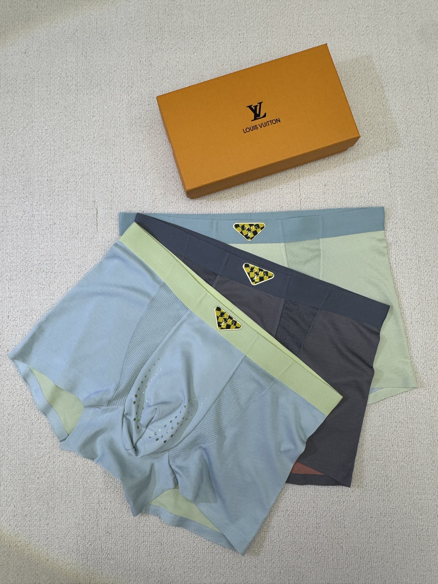 LOUIS VUITTON