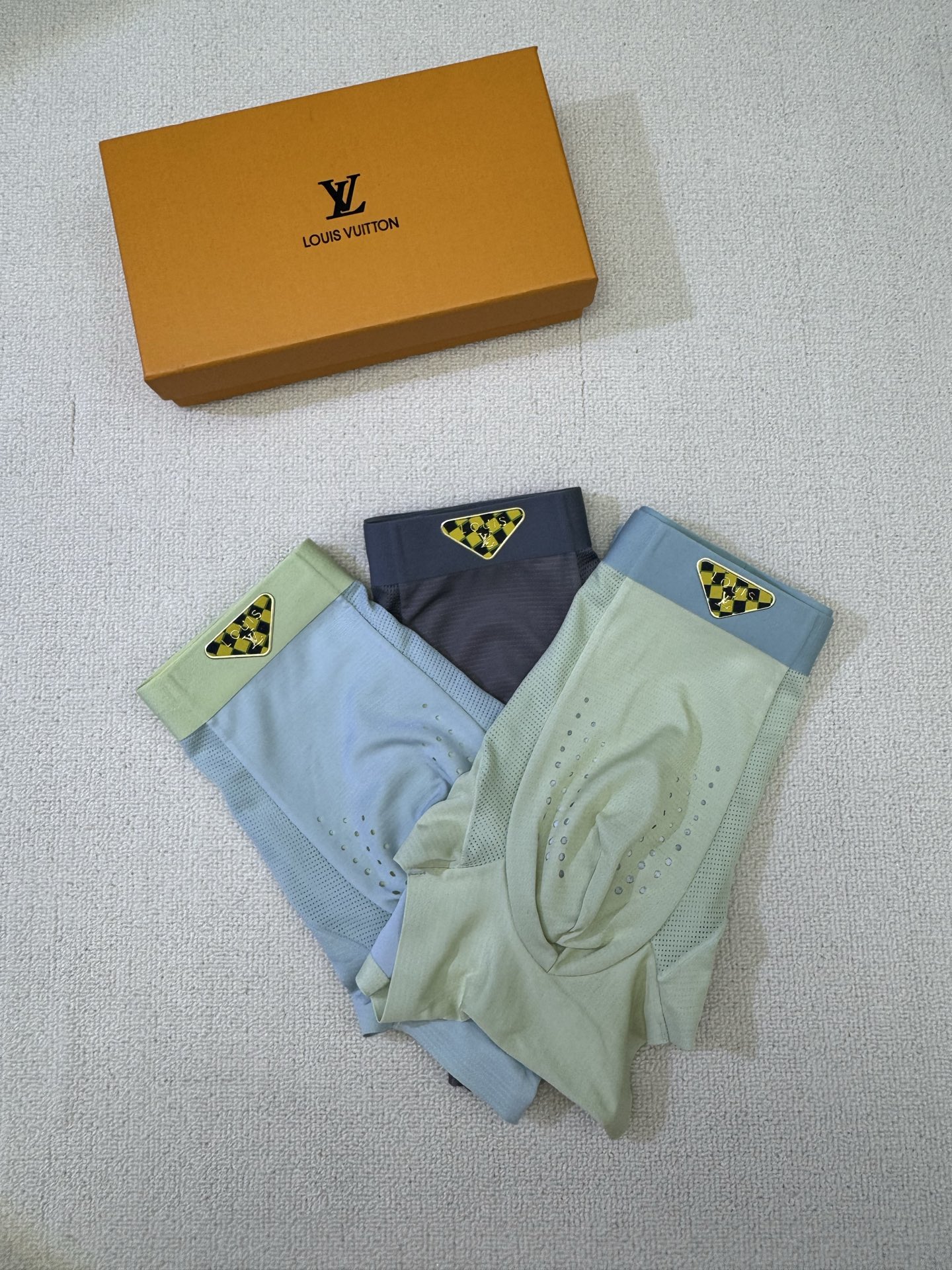LOUIS VUITTON