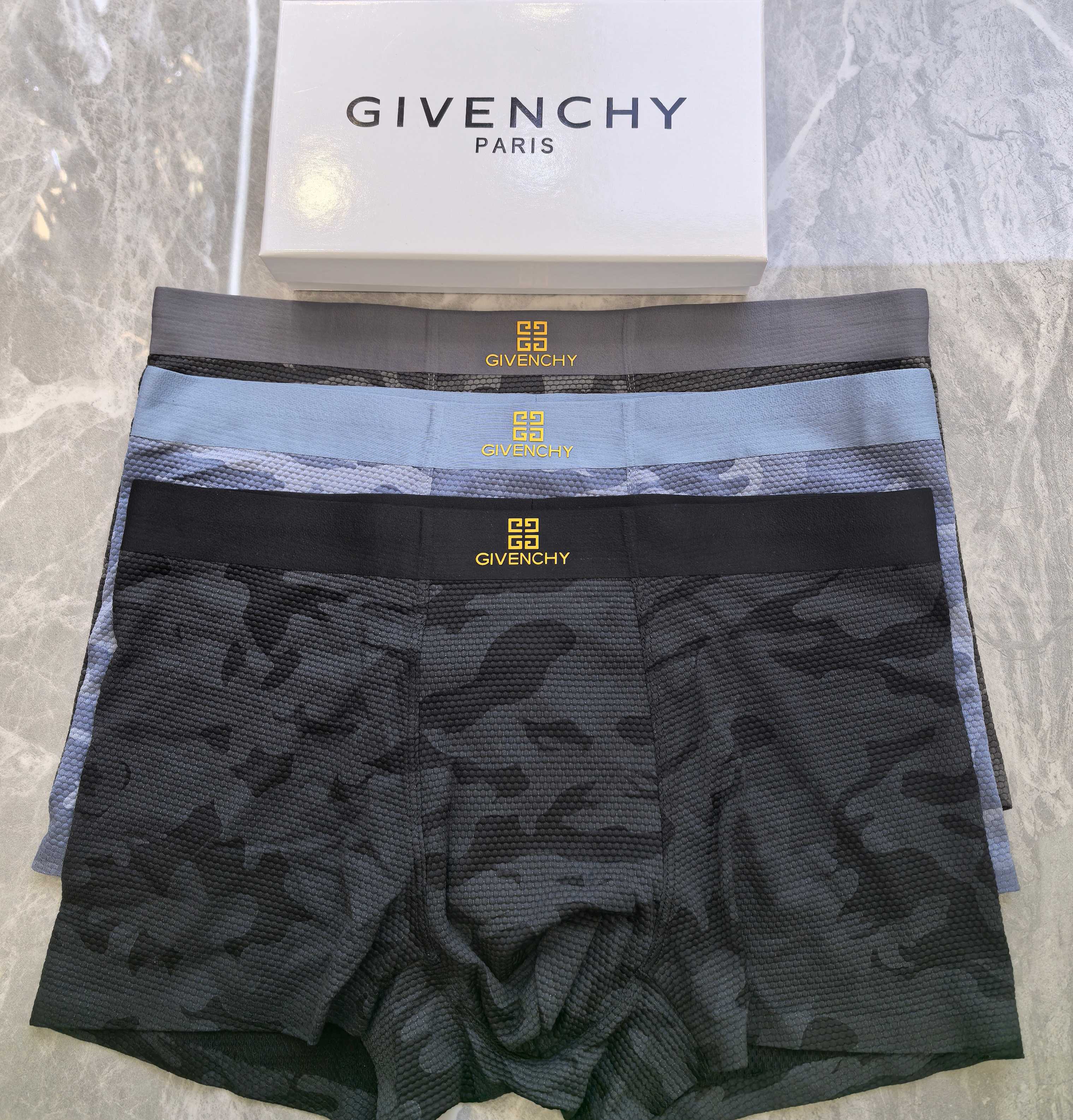 GIVENCHY