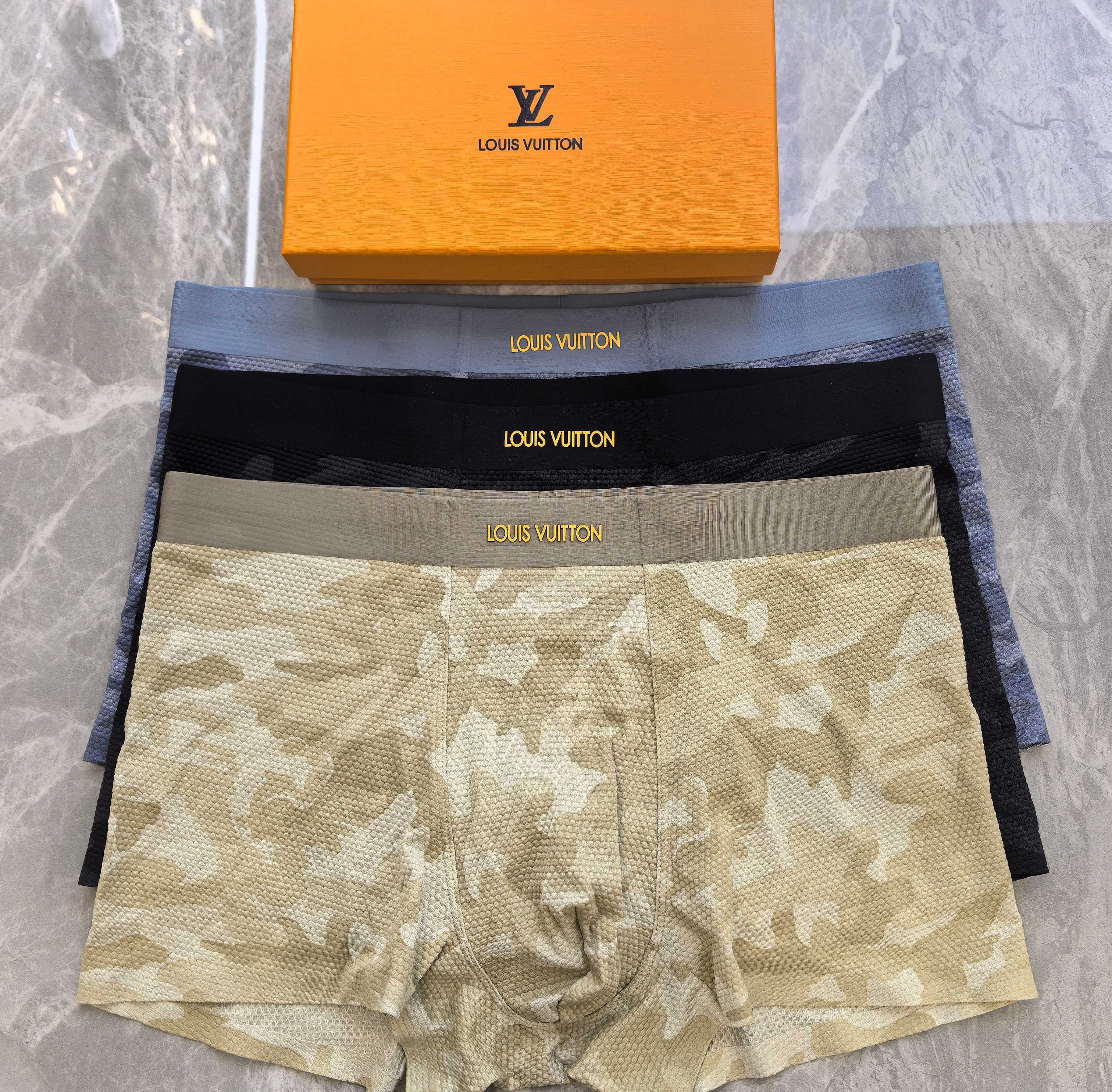 LOUIS VUITTON