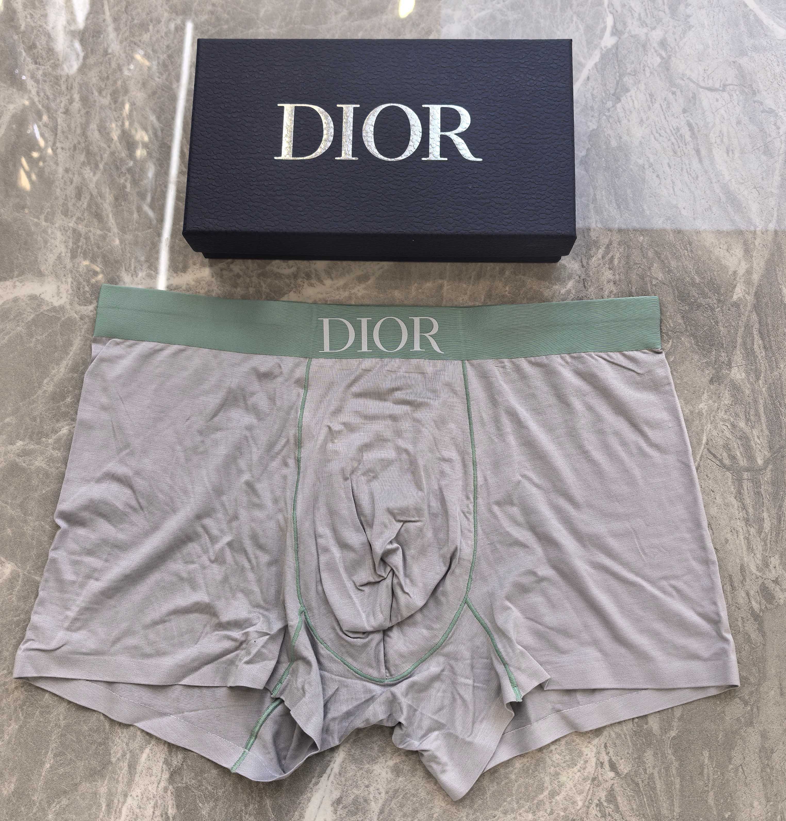 DIOR