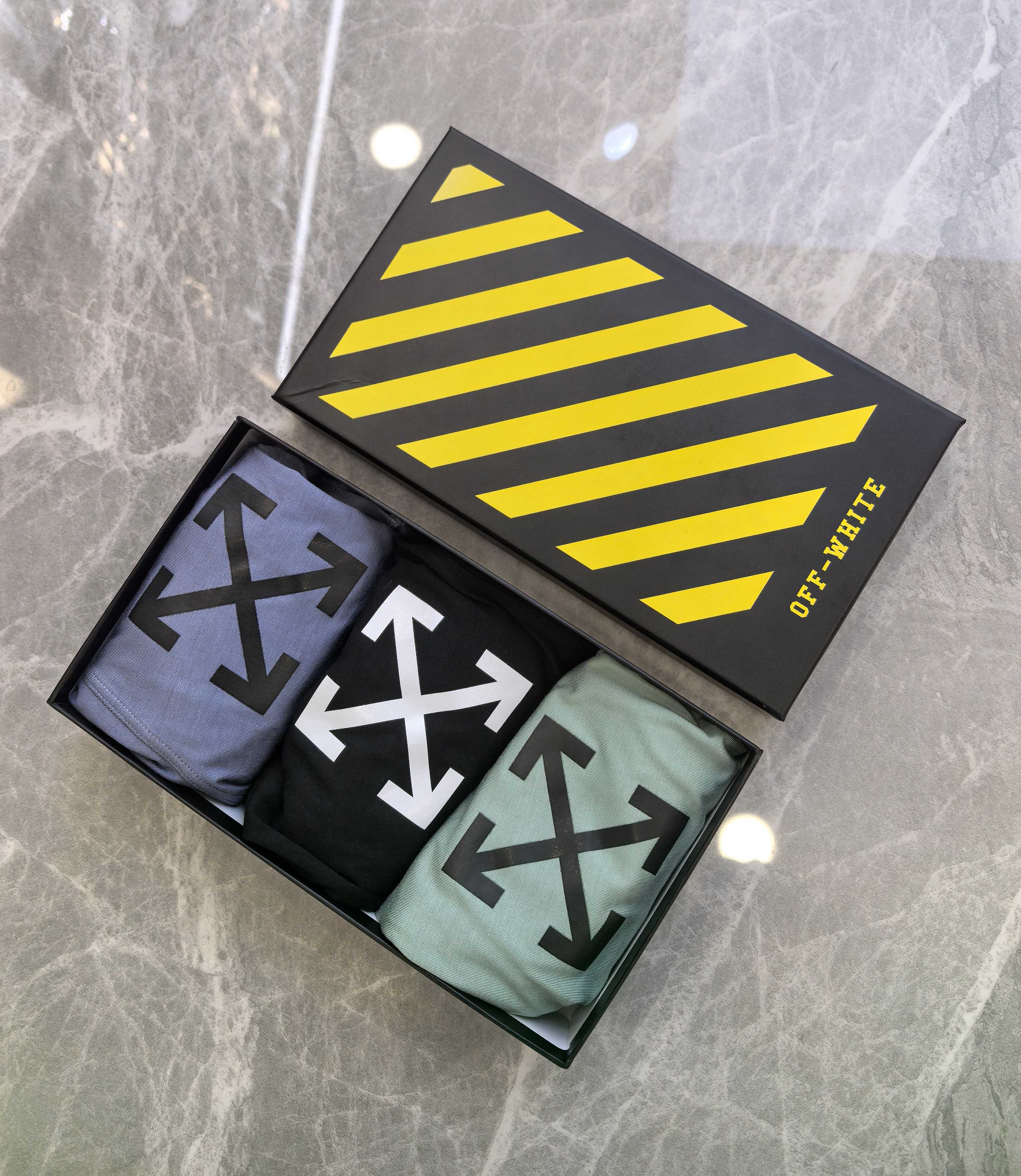 OFF-WHITE