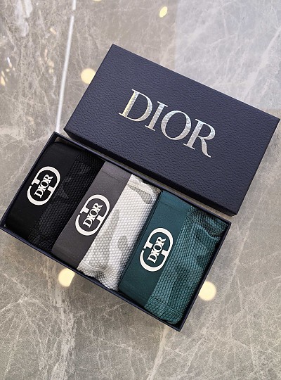 DIOR