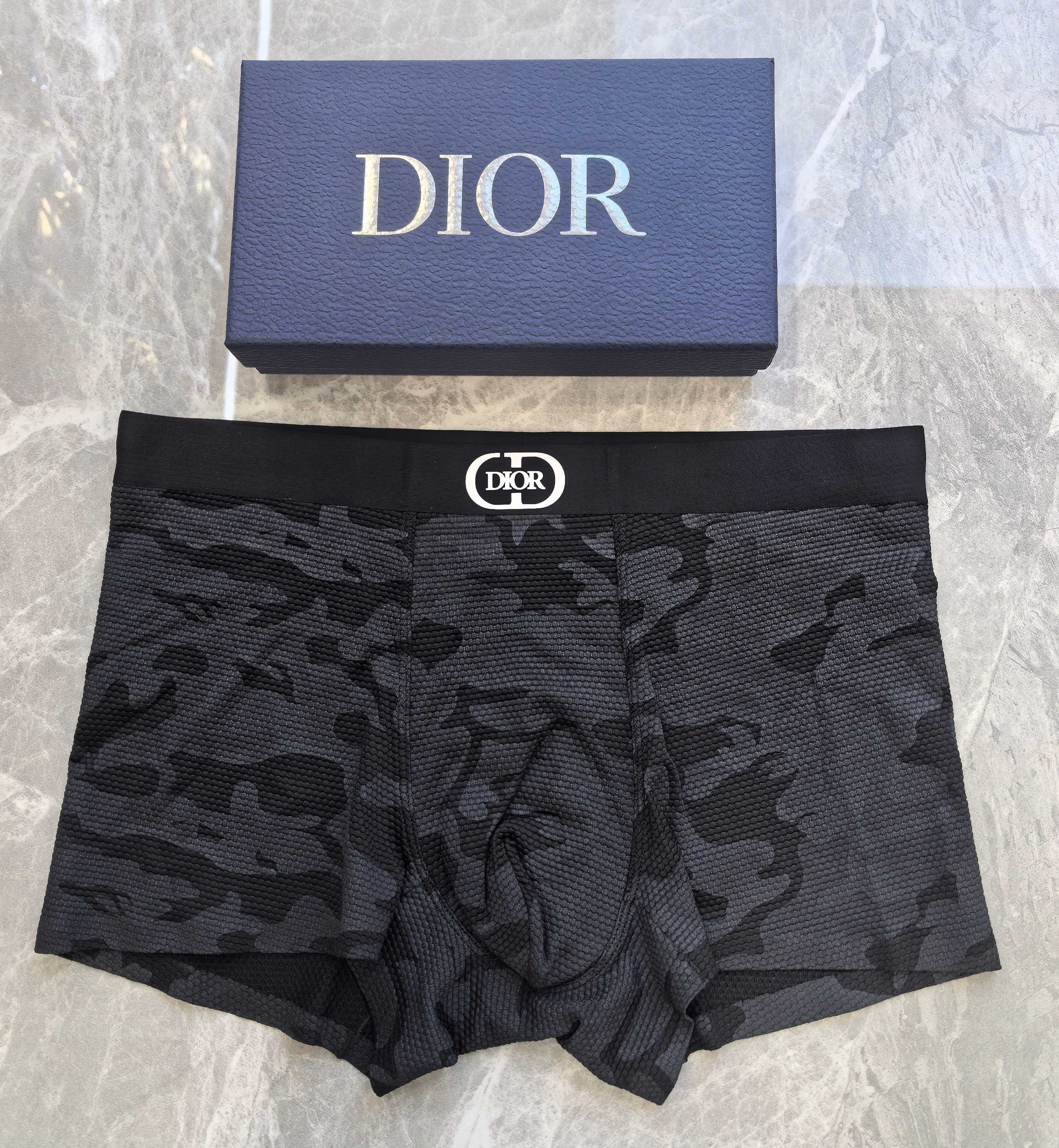 DIOR