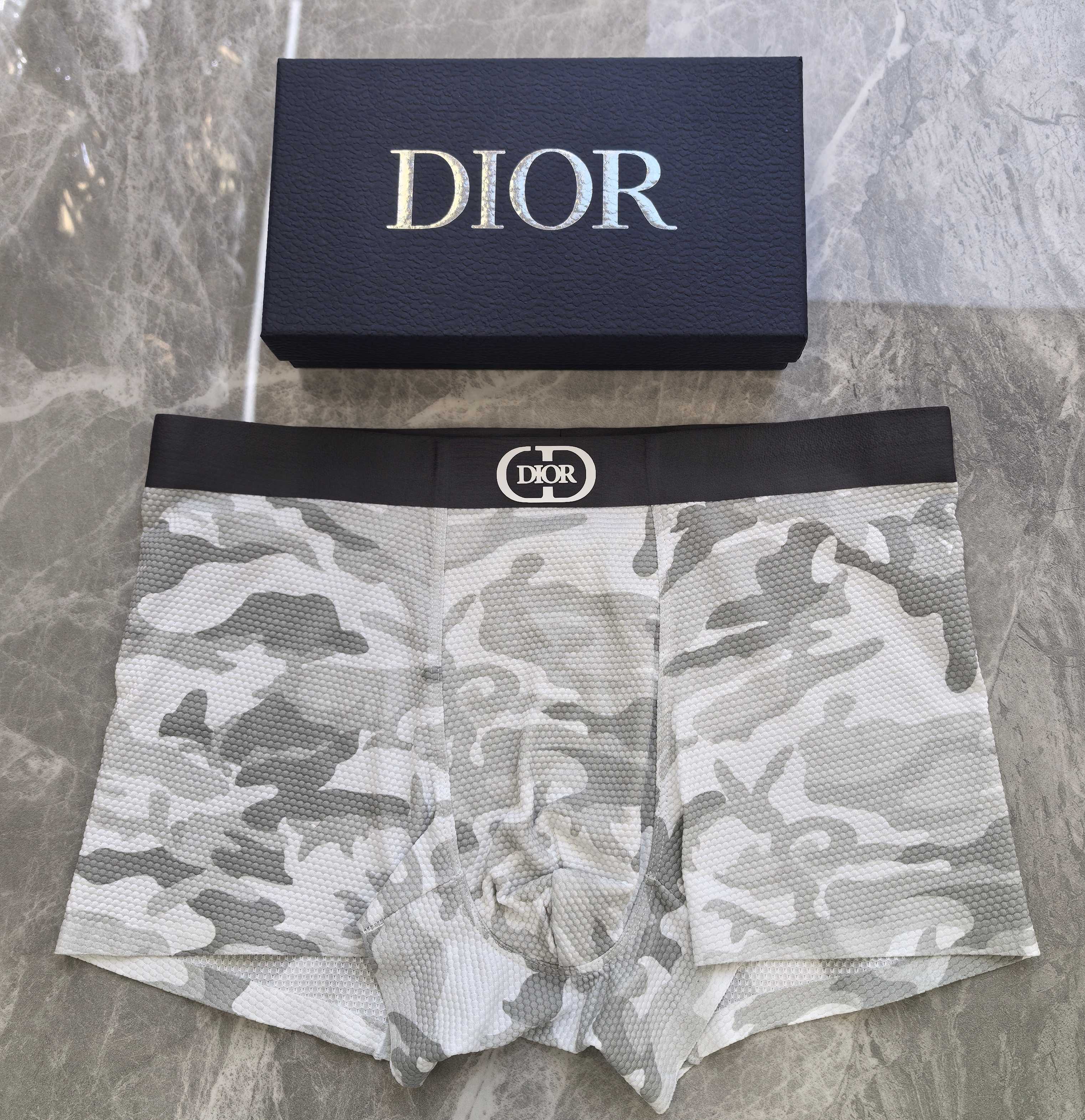 DIOR