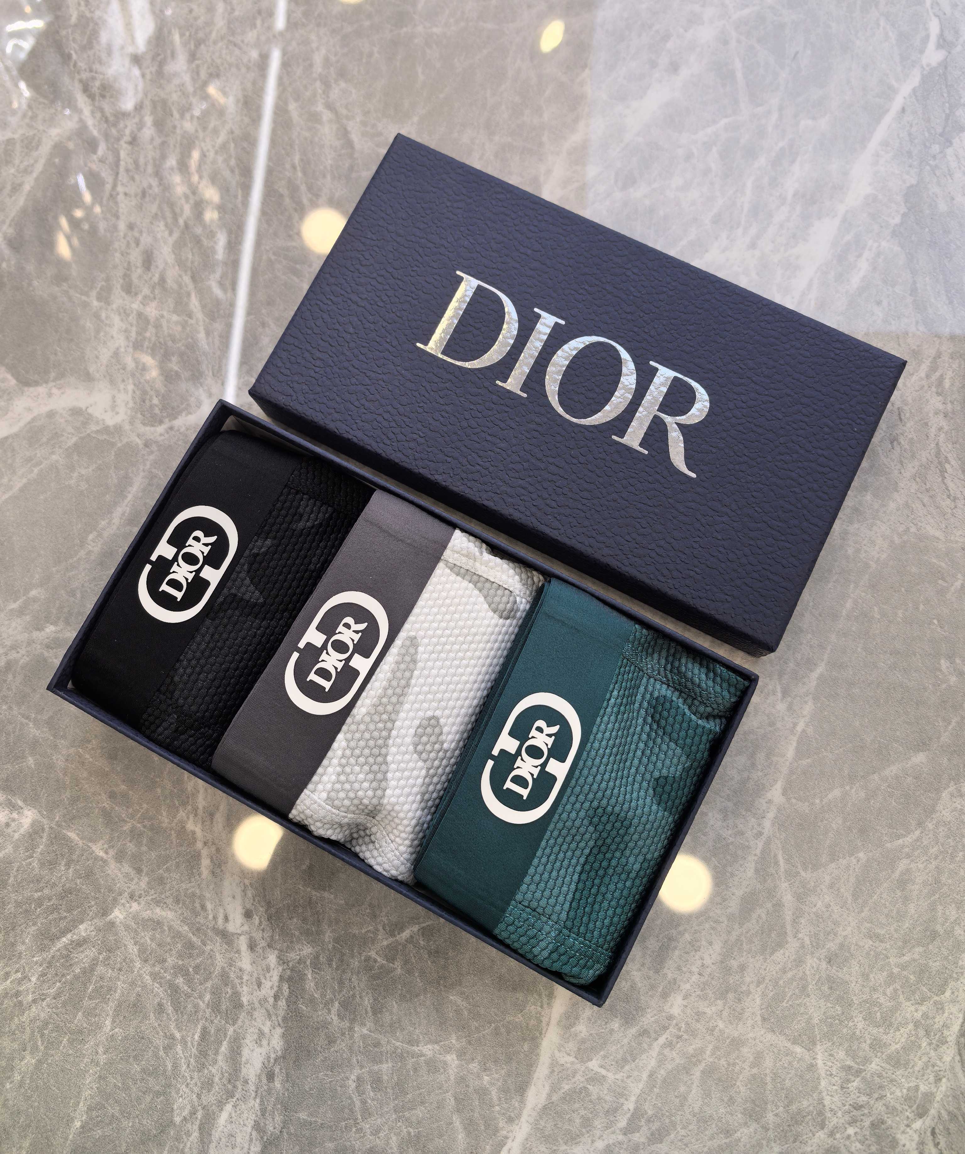 DIOR