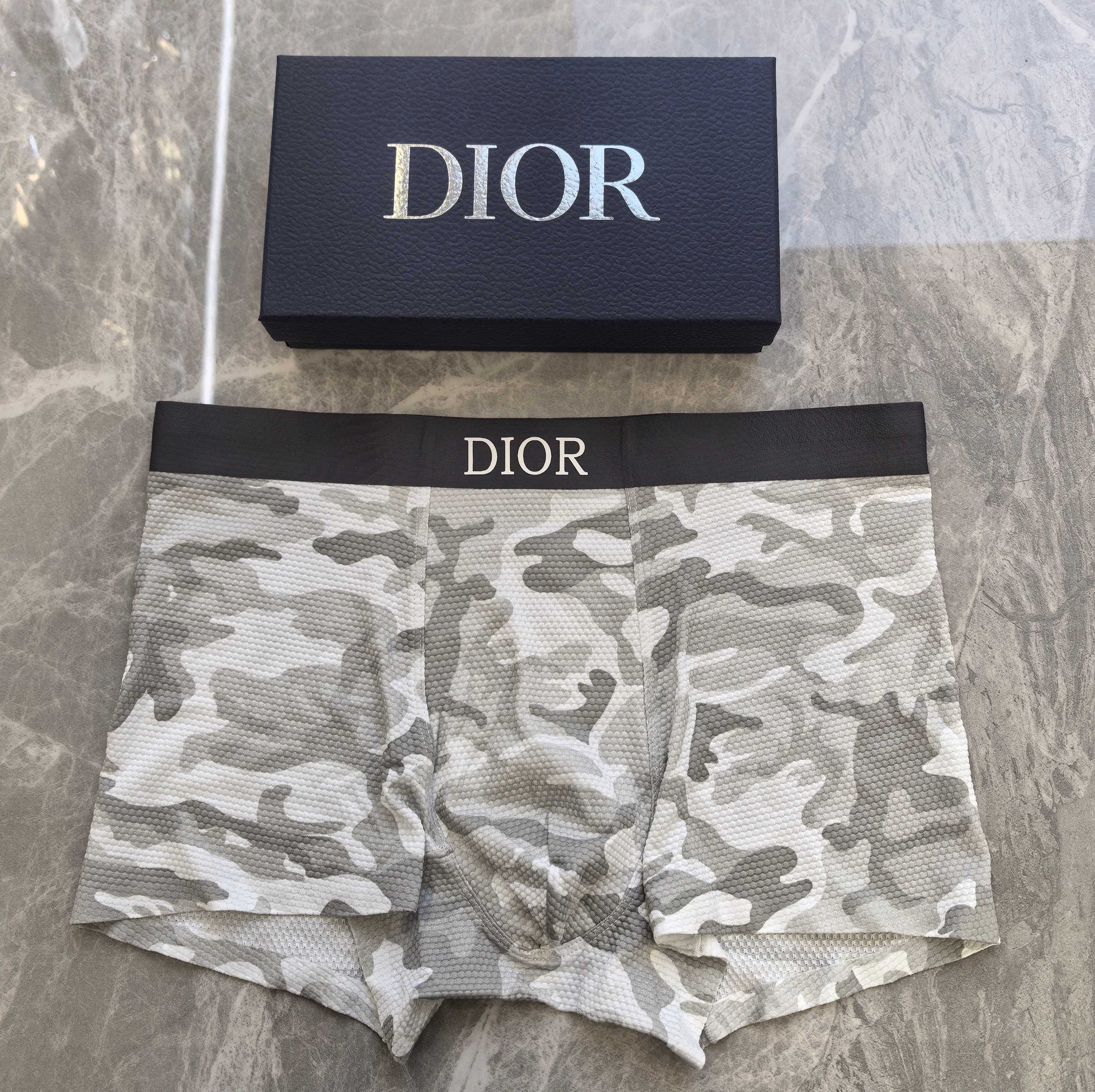DIOR