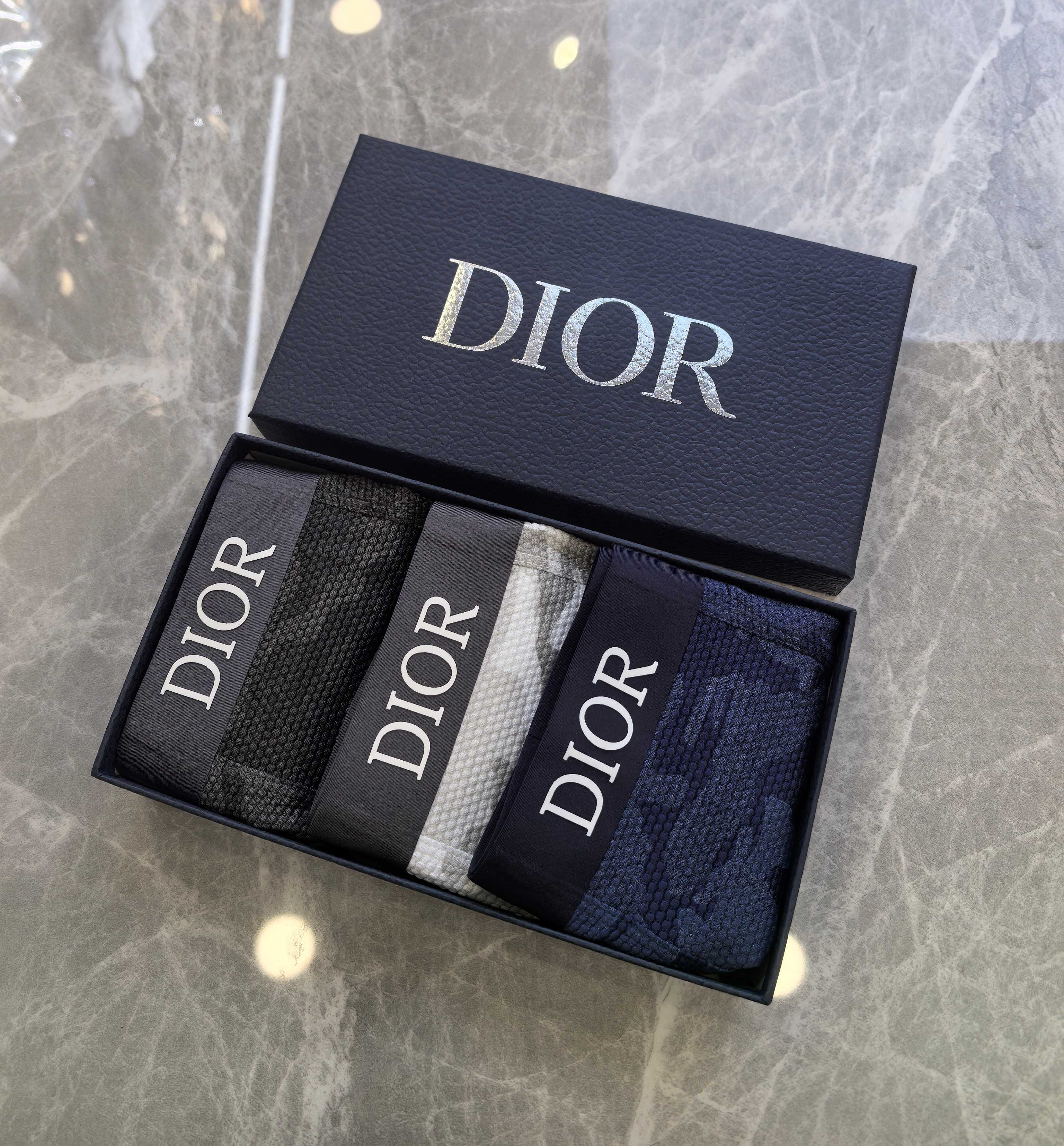 DIOR