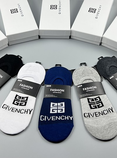 GIVENCHY