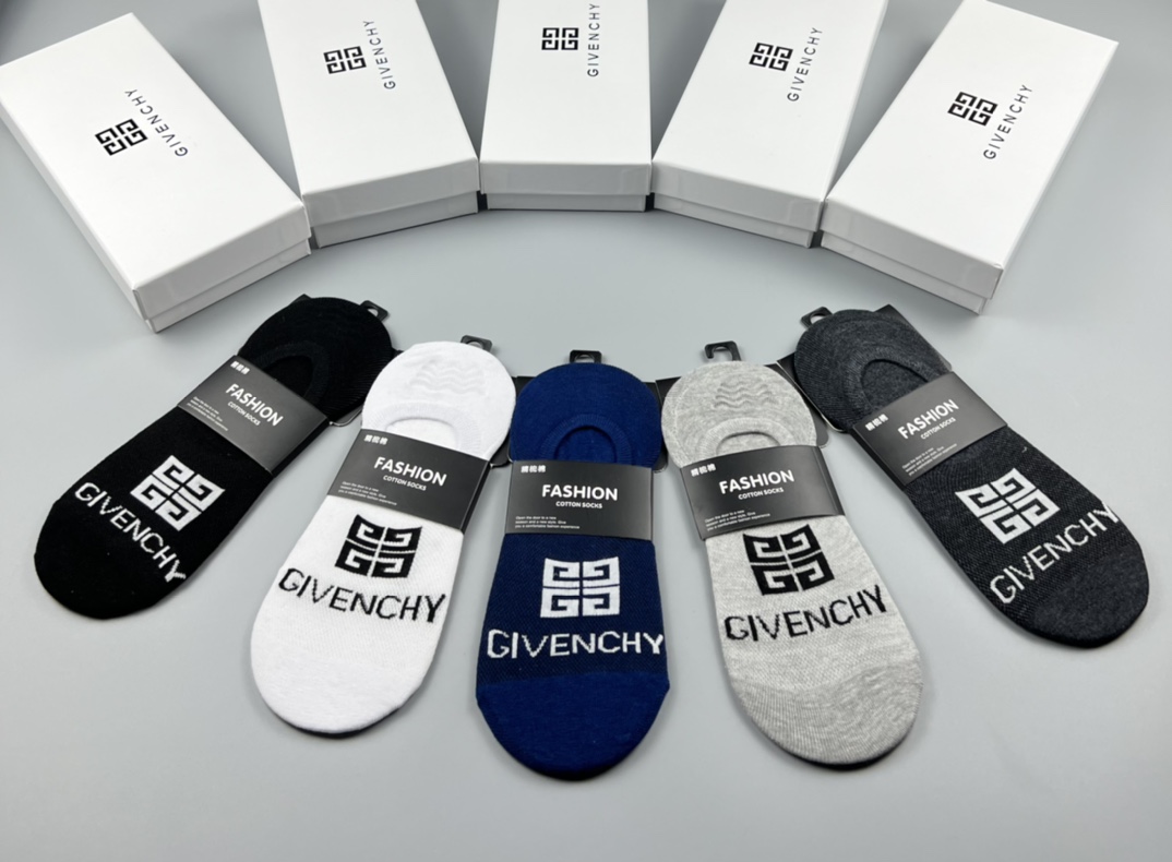 GIVENCHY