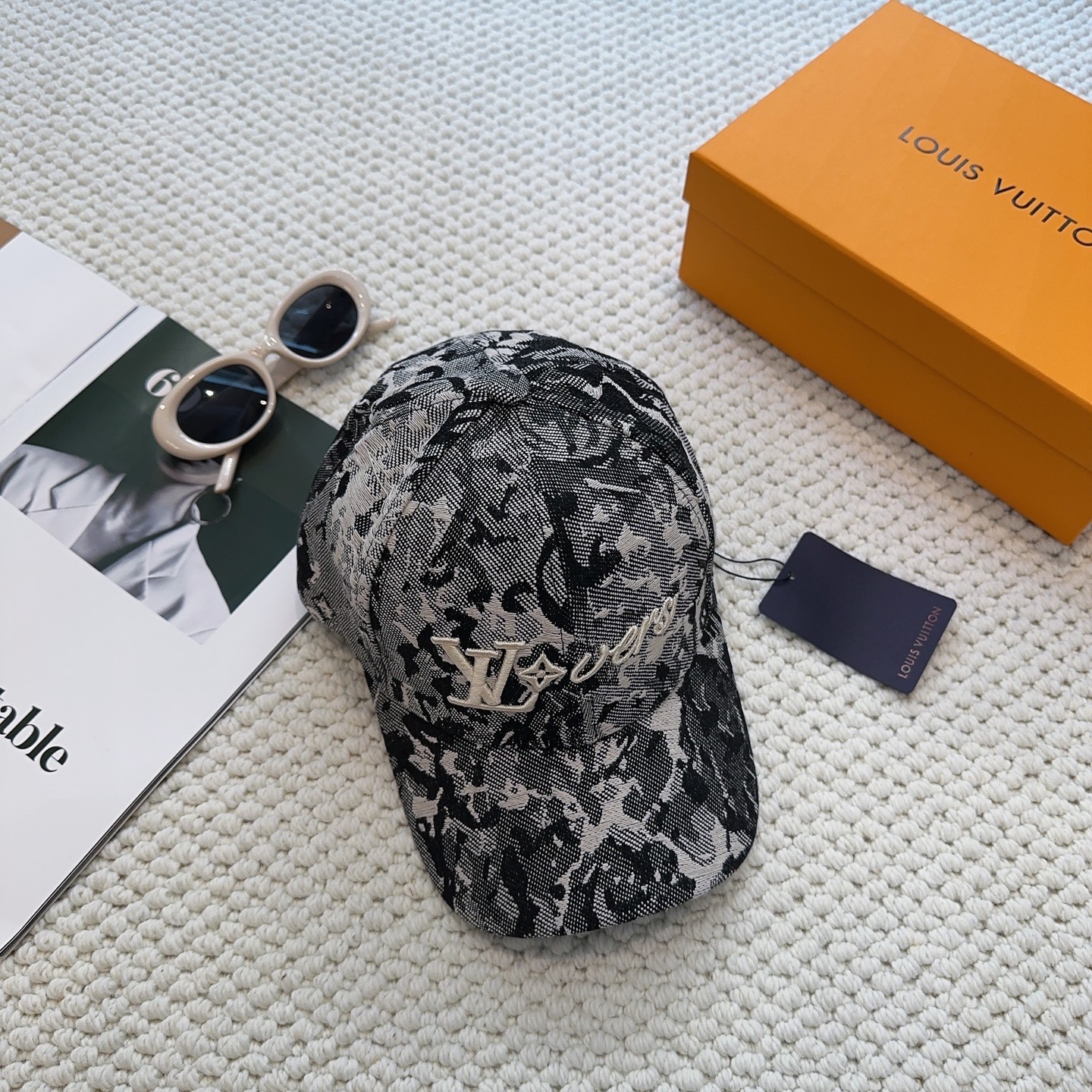 LOUIS VUITTON