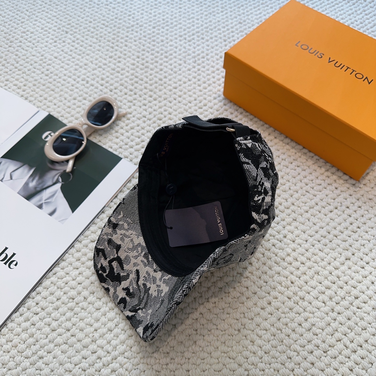 LOUIS VUITTON