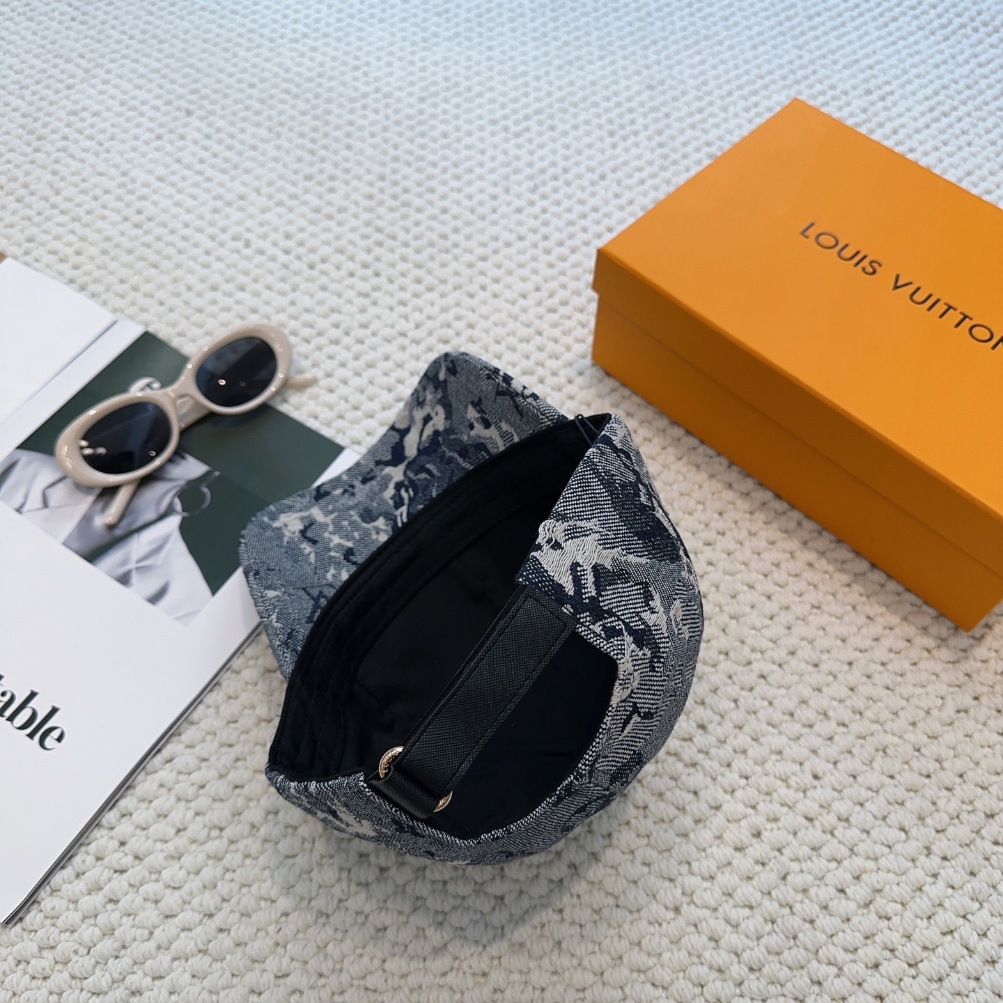 LOUIS VUITTON