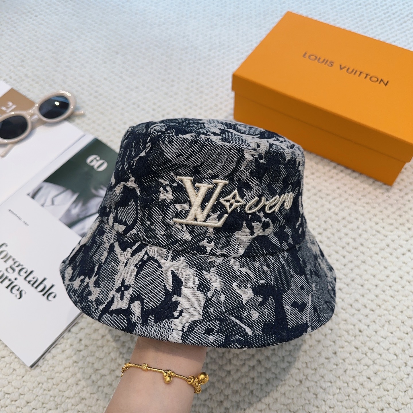 LOUIS VUITTON