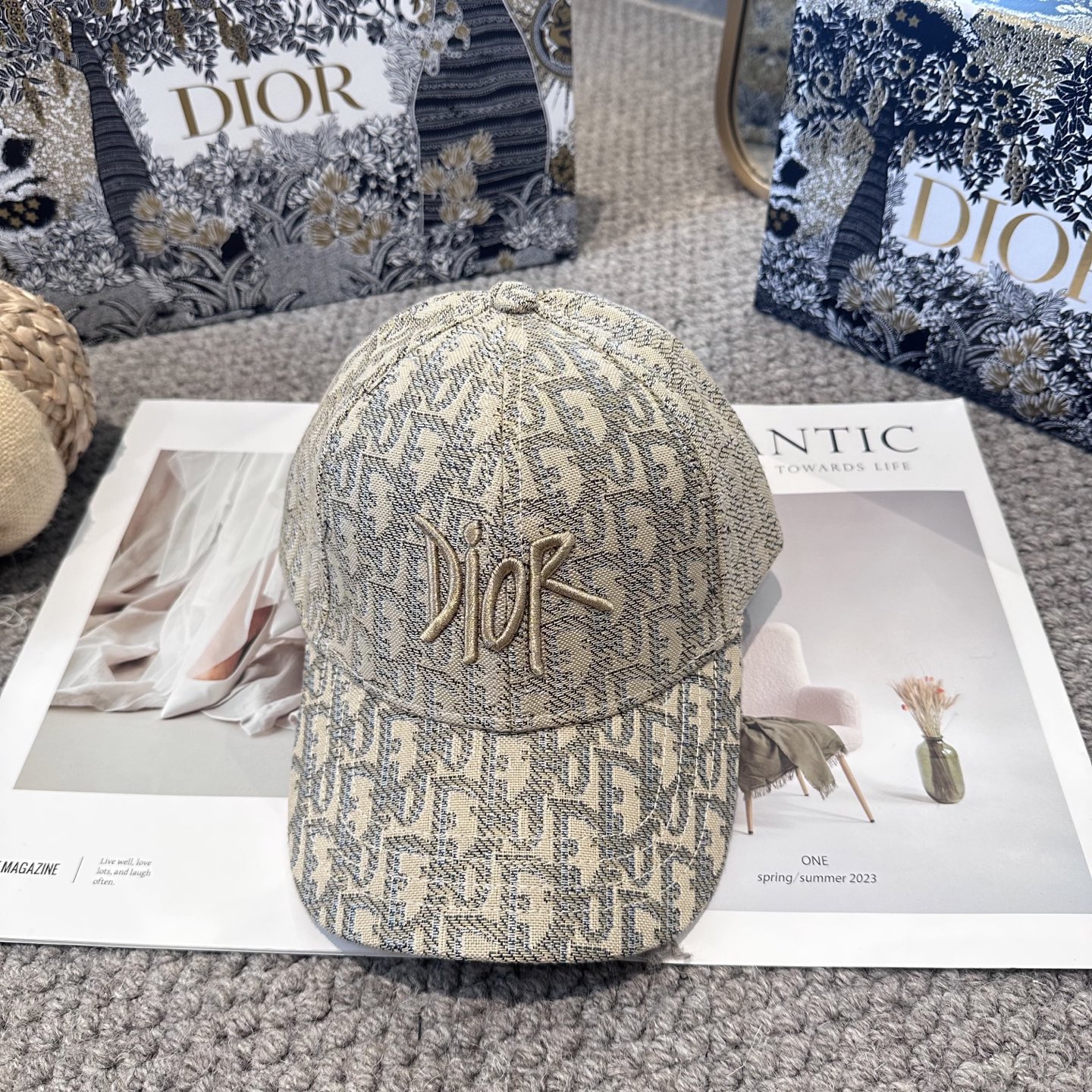 DIOR