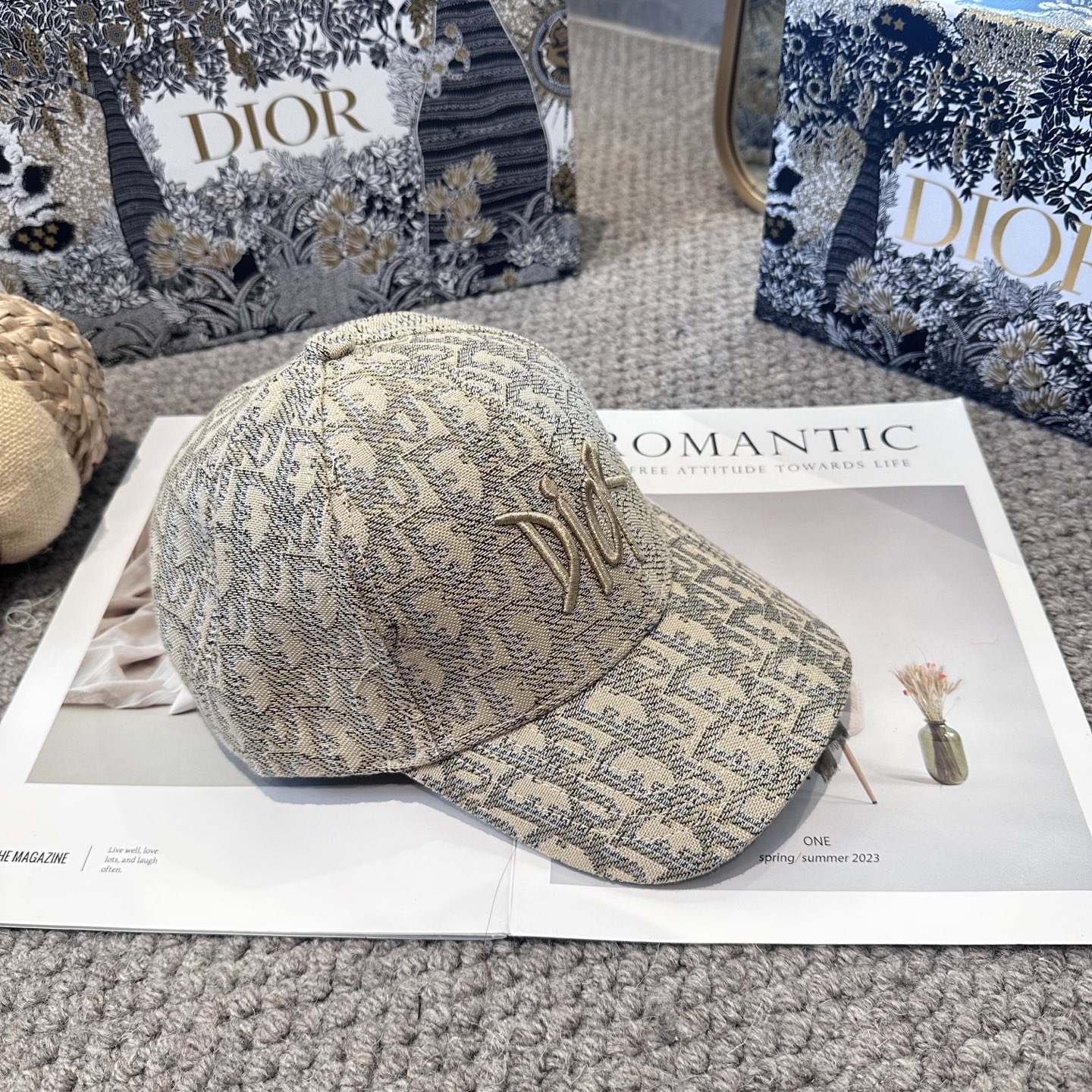 DIOR