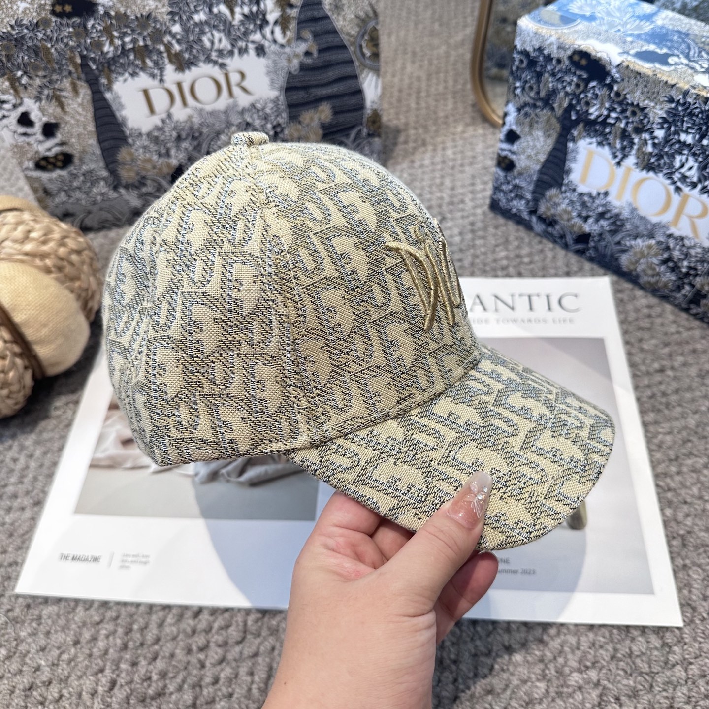 DIOR