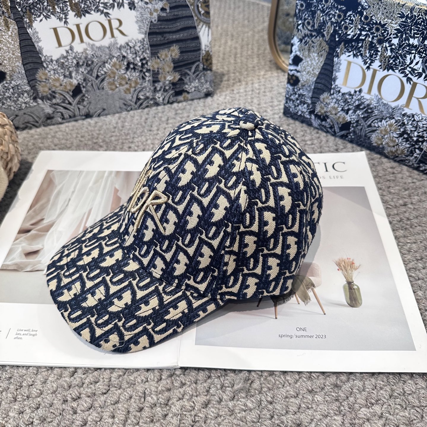 DIOR