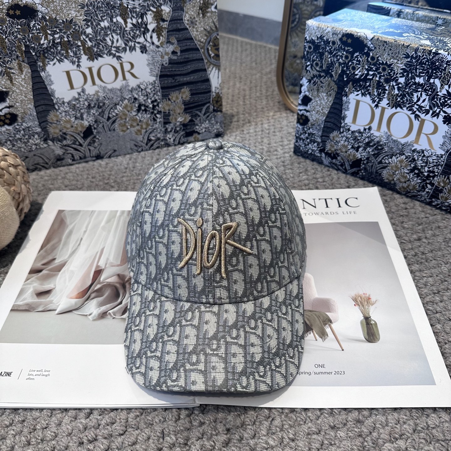DIOR