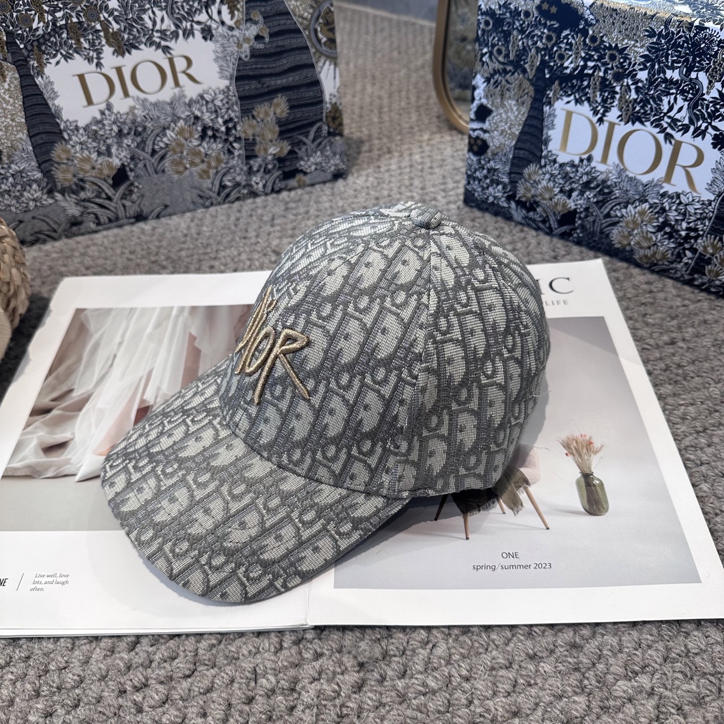 DIOR