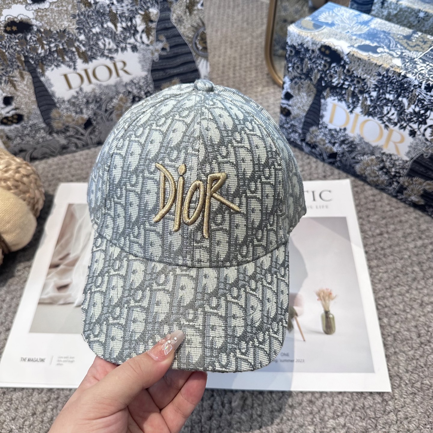 DIOR