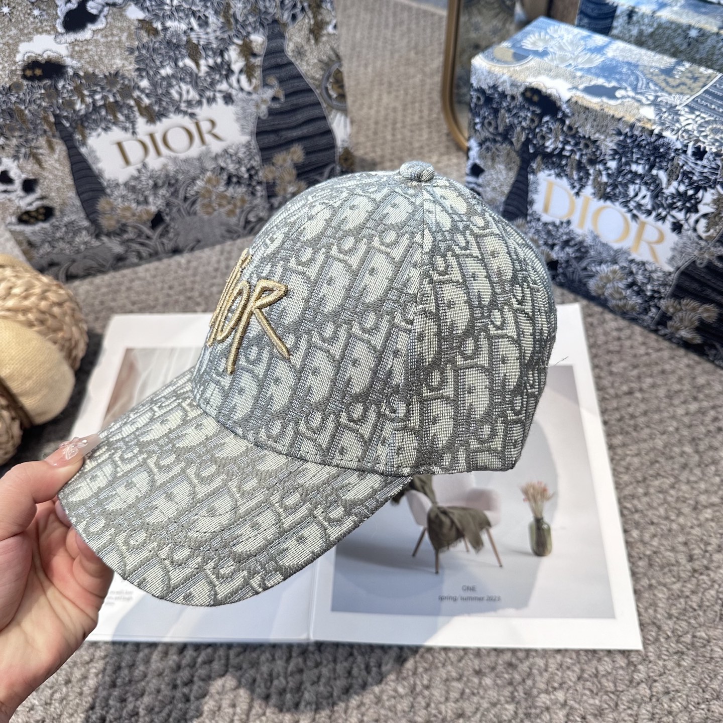 DIOR
