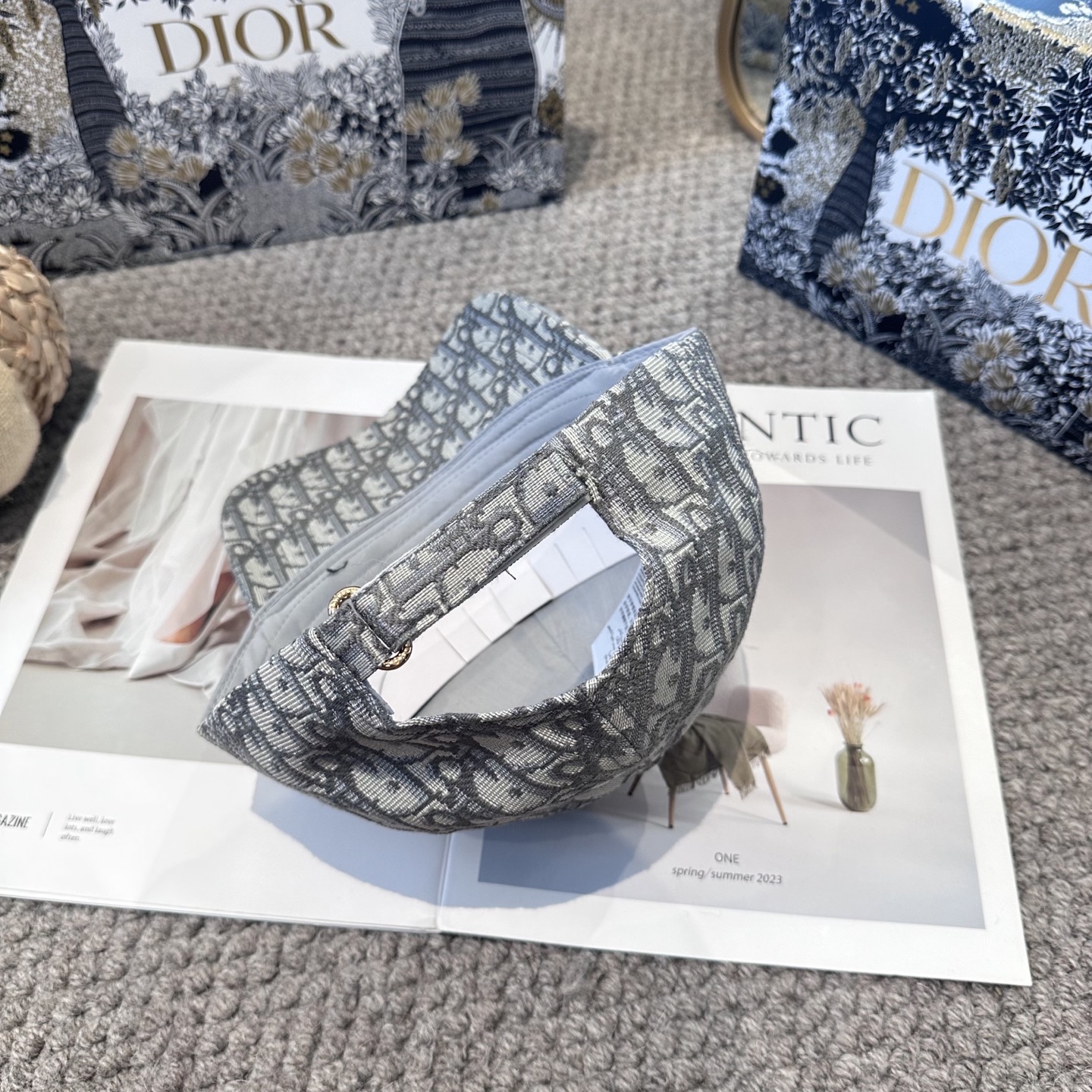 DIOR