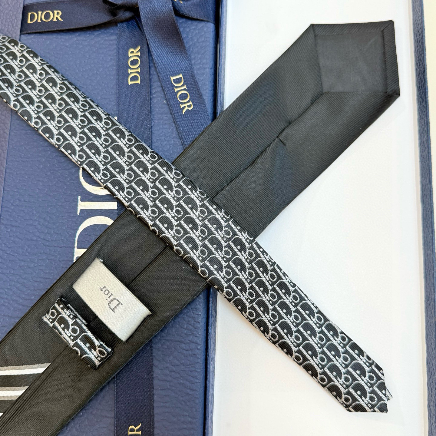 DIOR