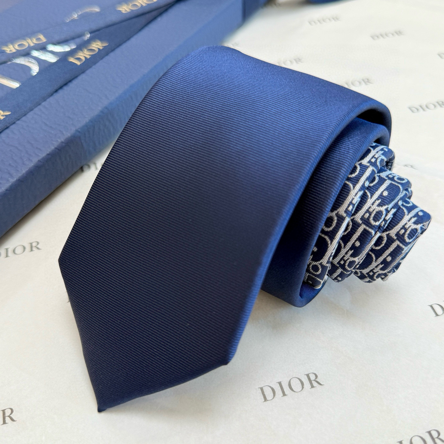 DIOR