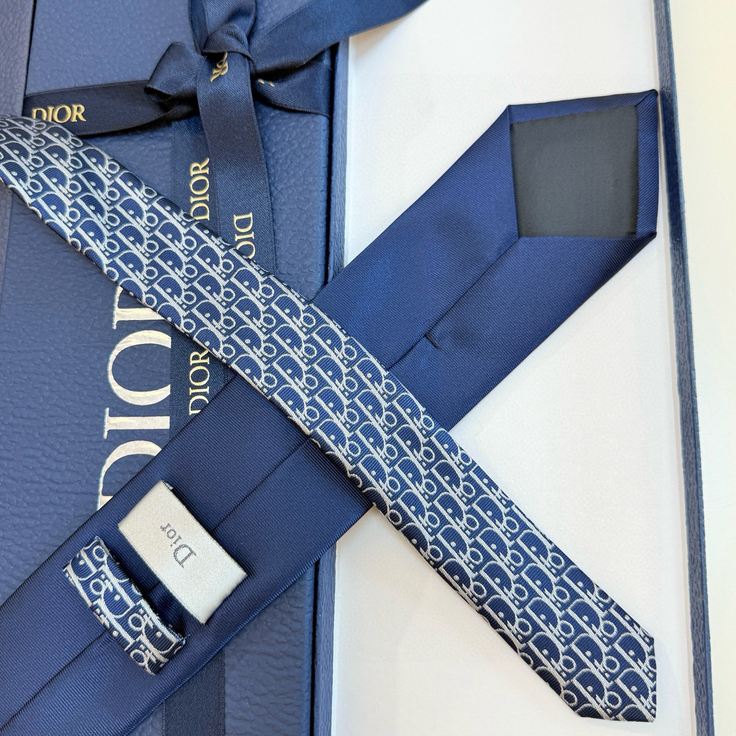 DIOR