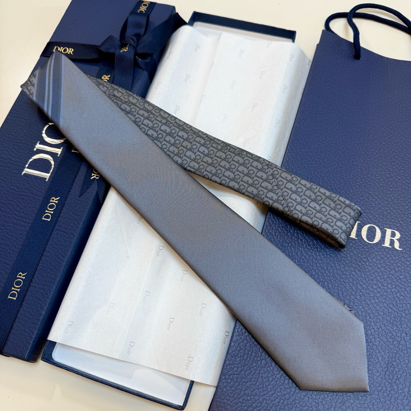 DIOR