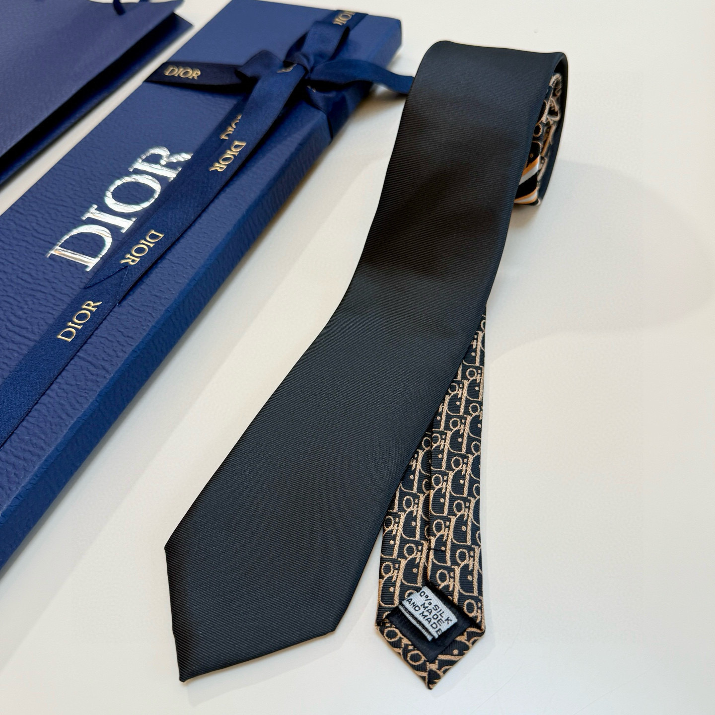 DIOR