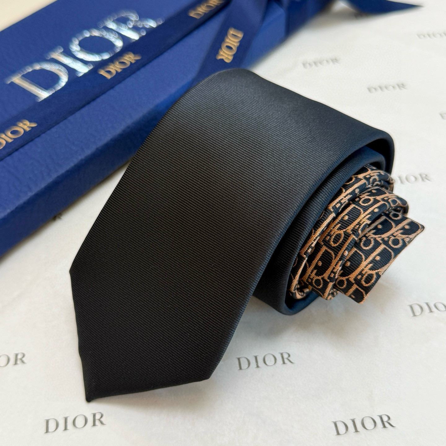 DIOR