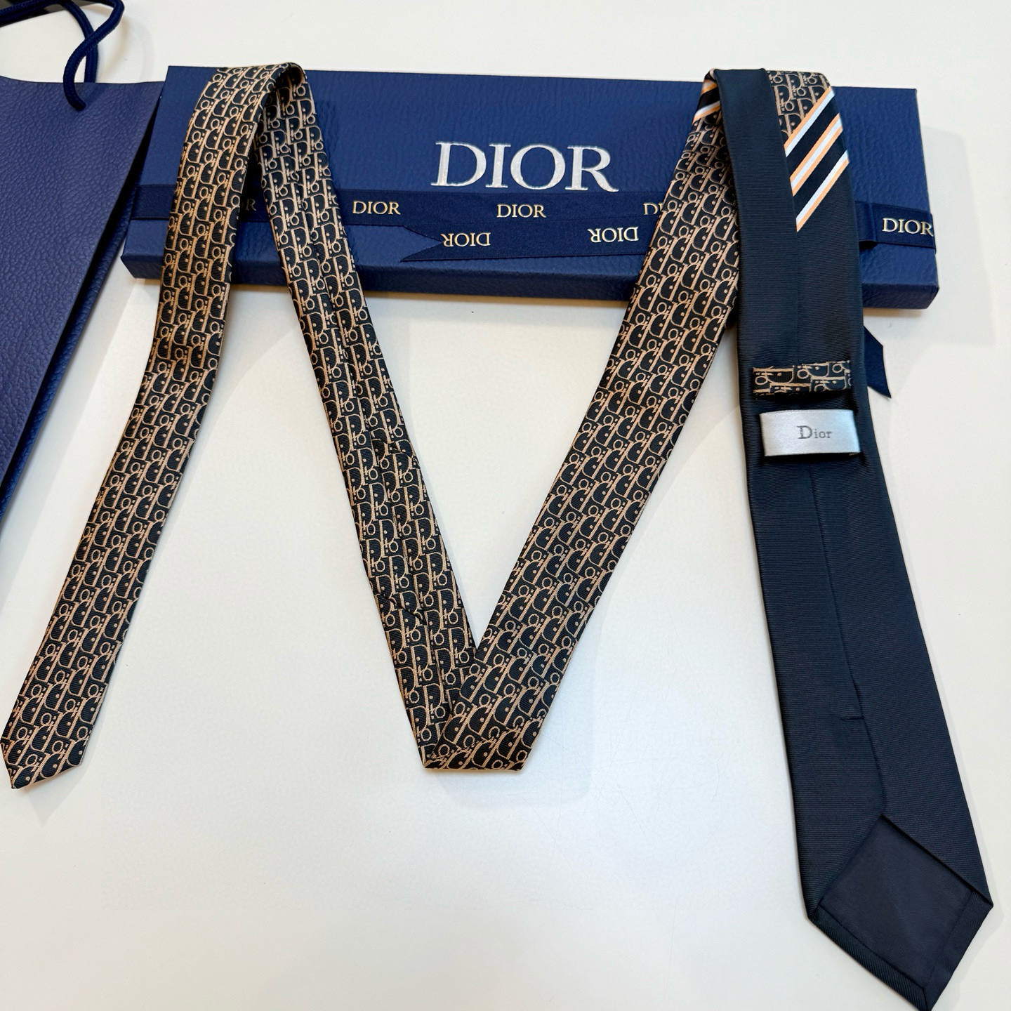 DIOR