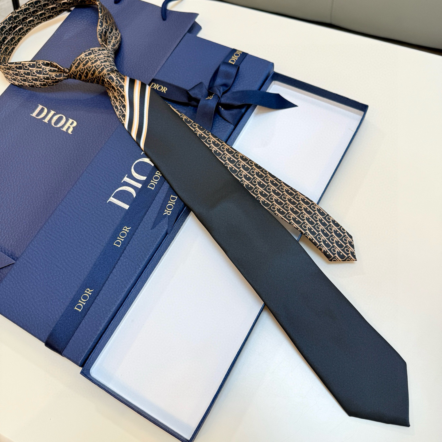 DIOR