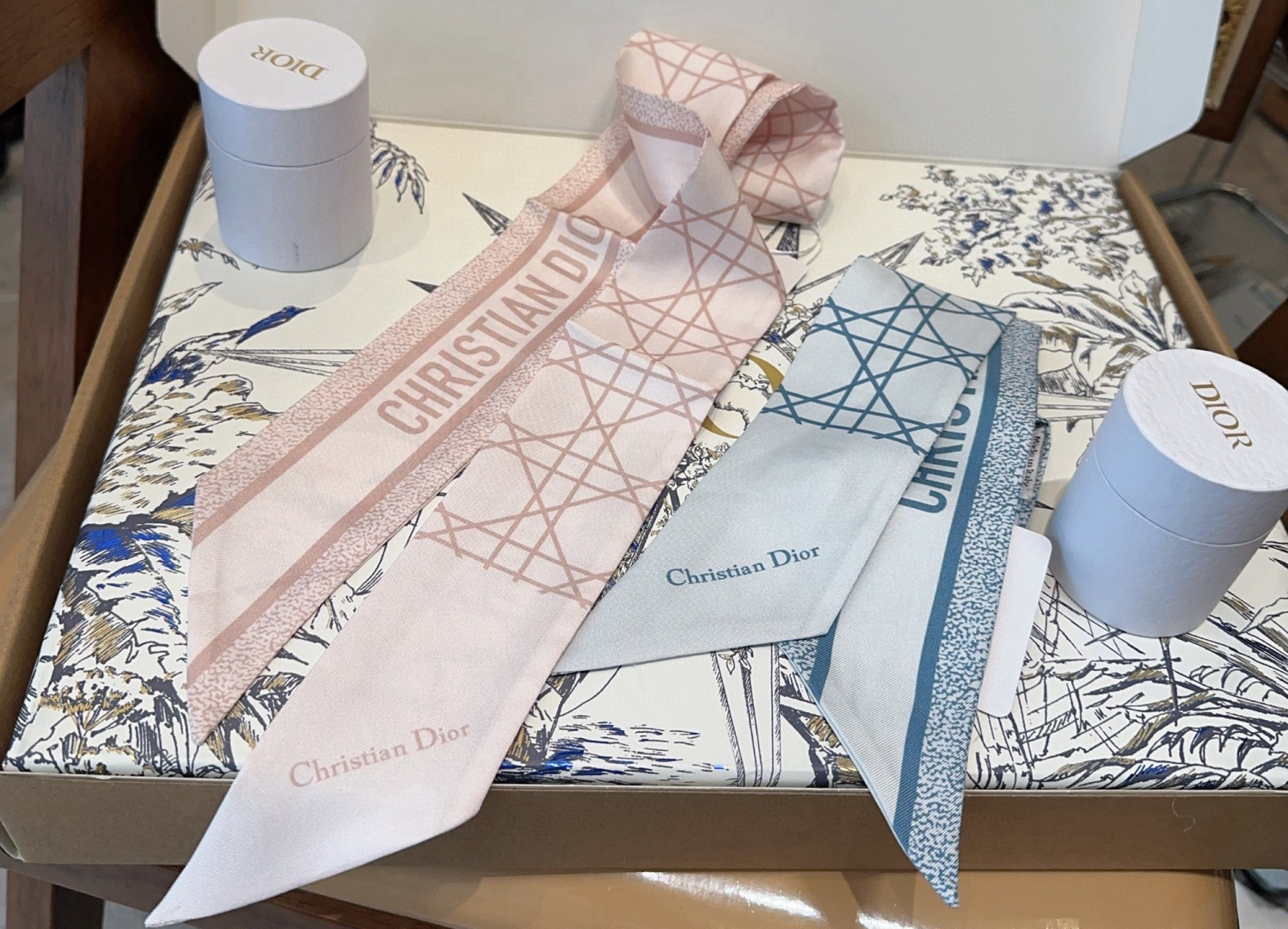 DIOR