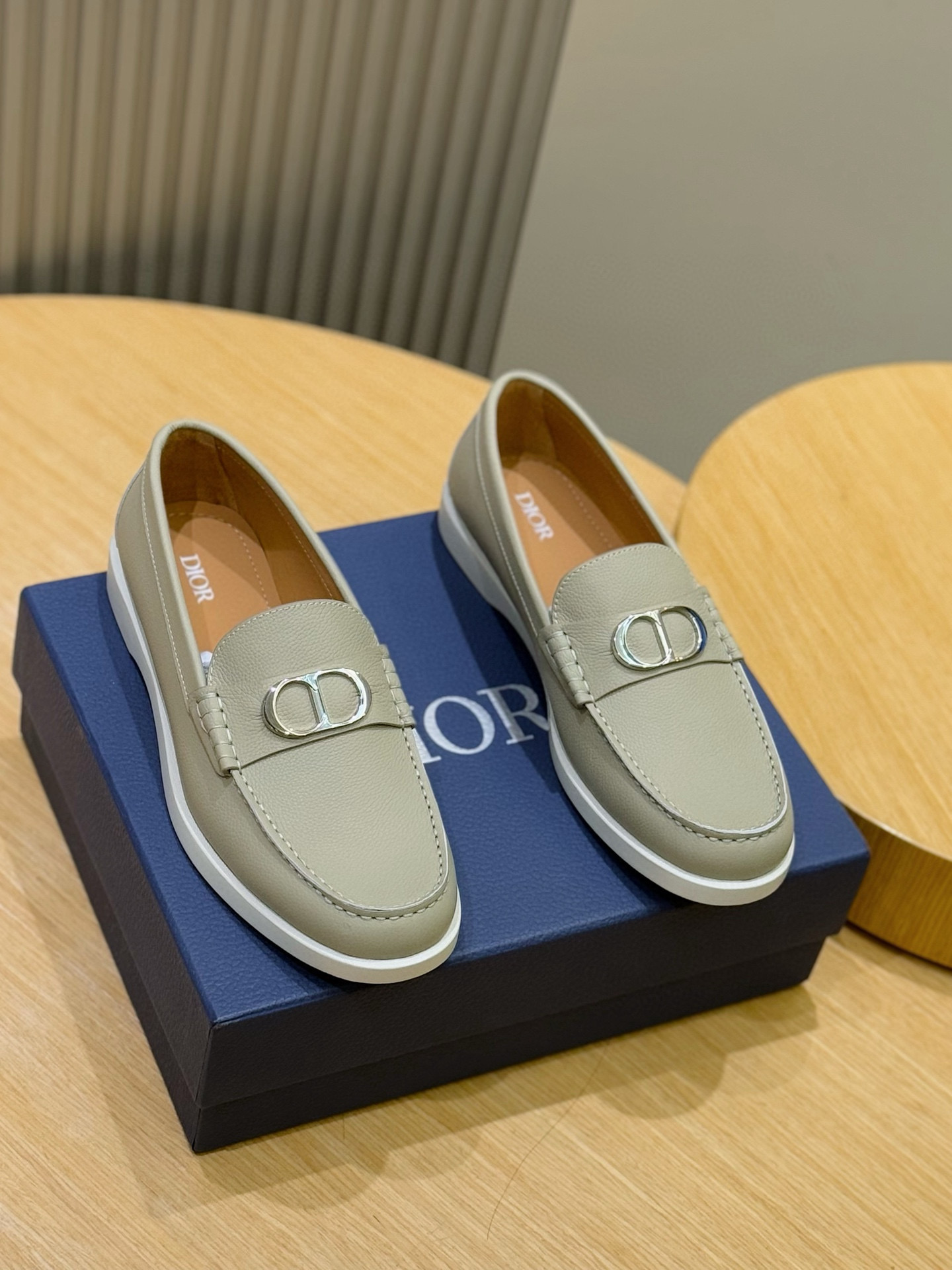DIOR