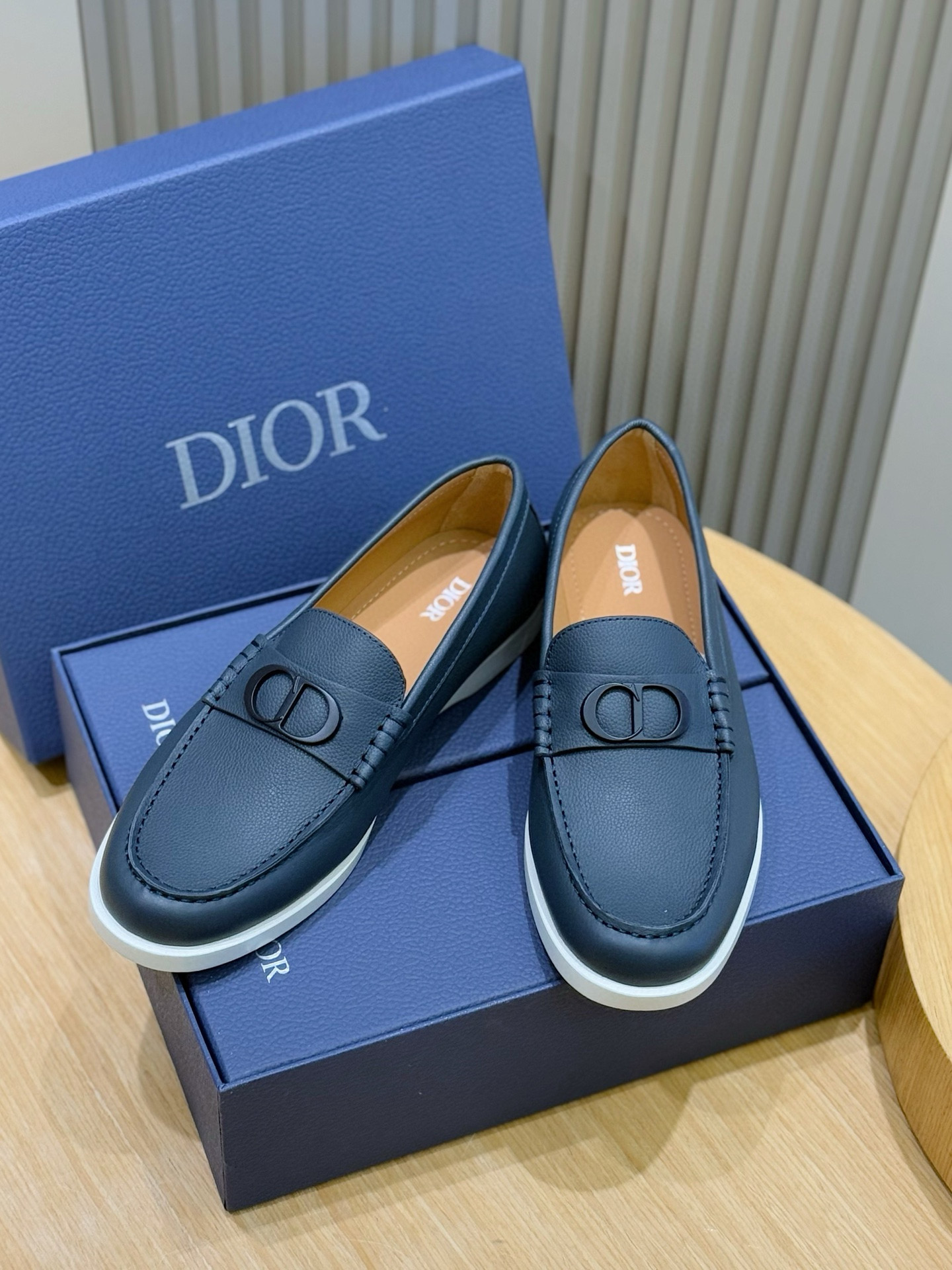 DIOR