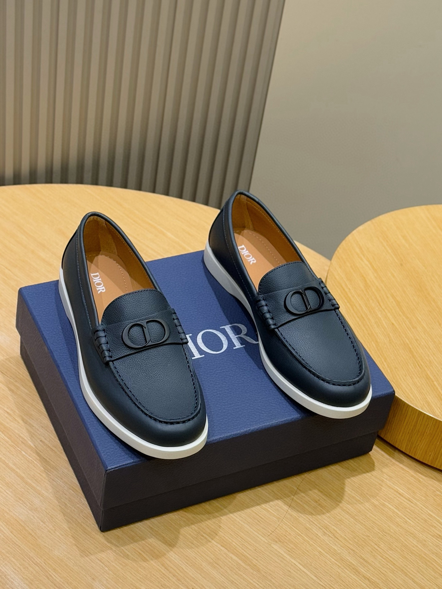 DIOR