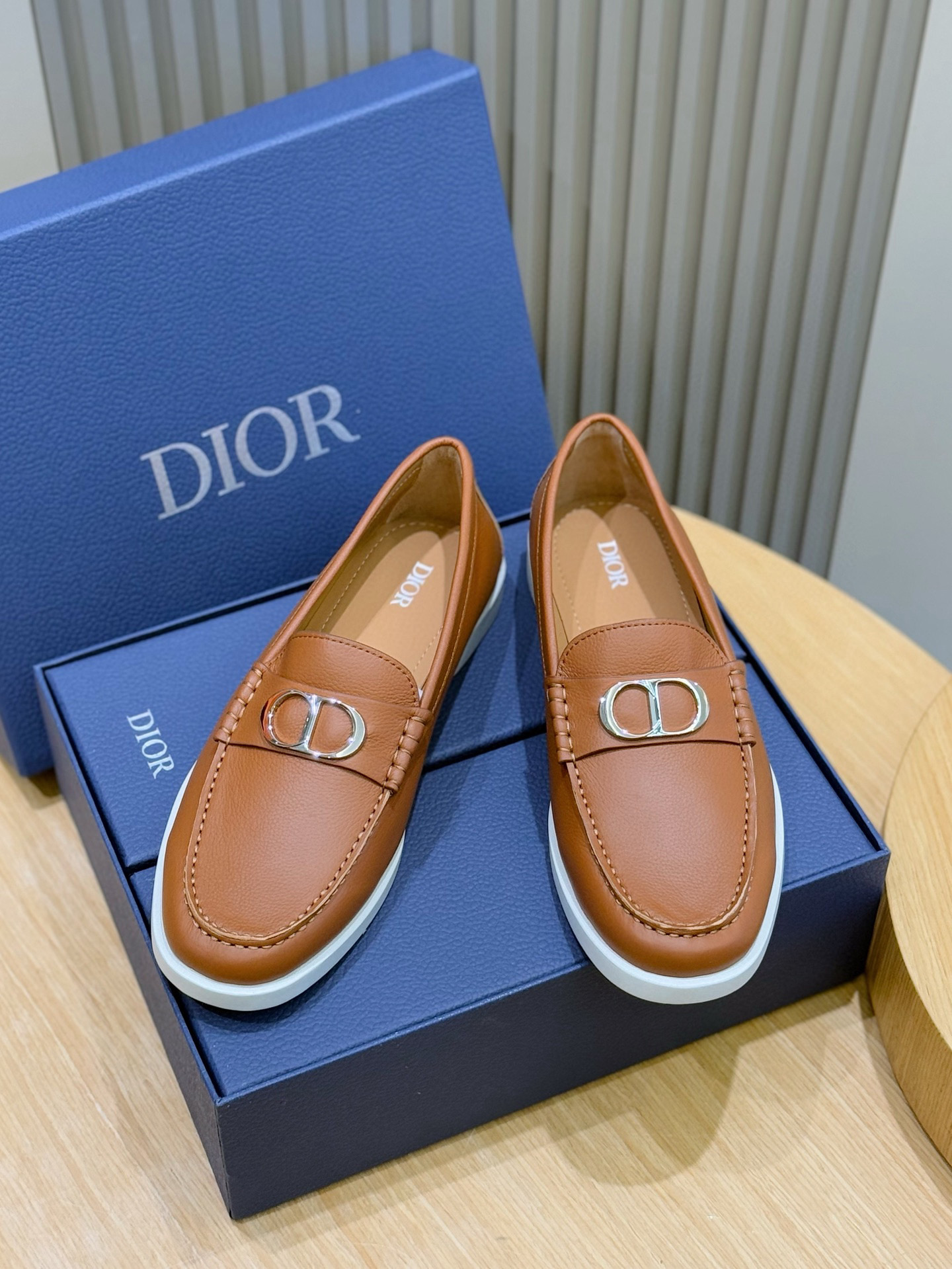 DIOR