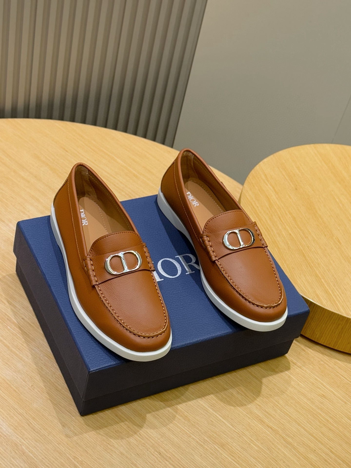 DIOR