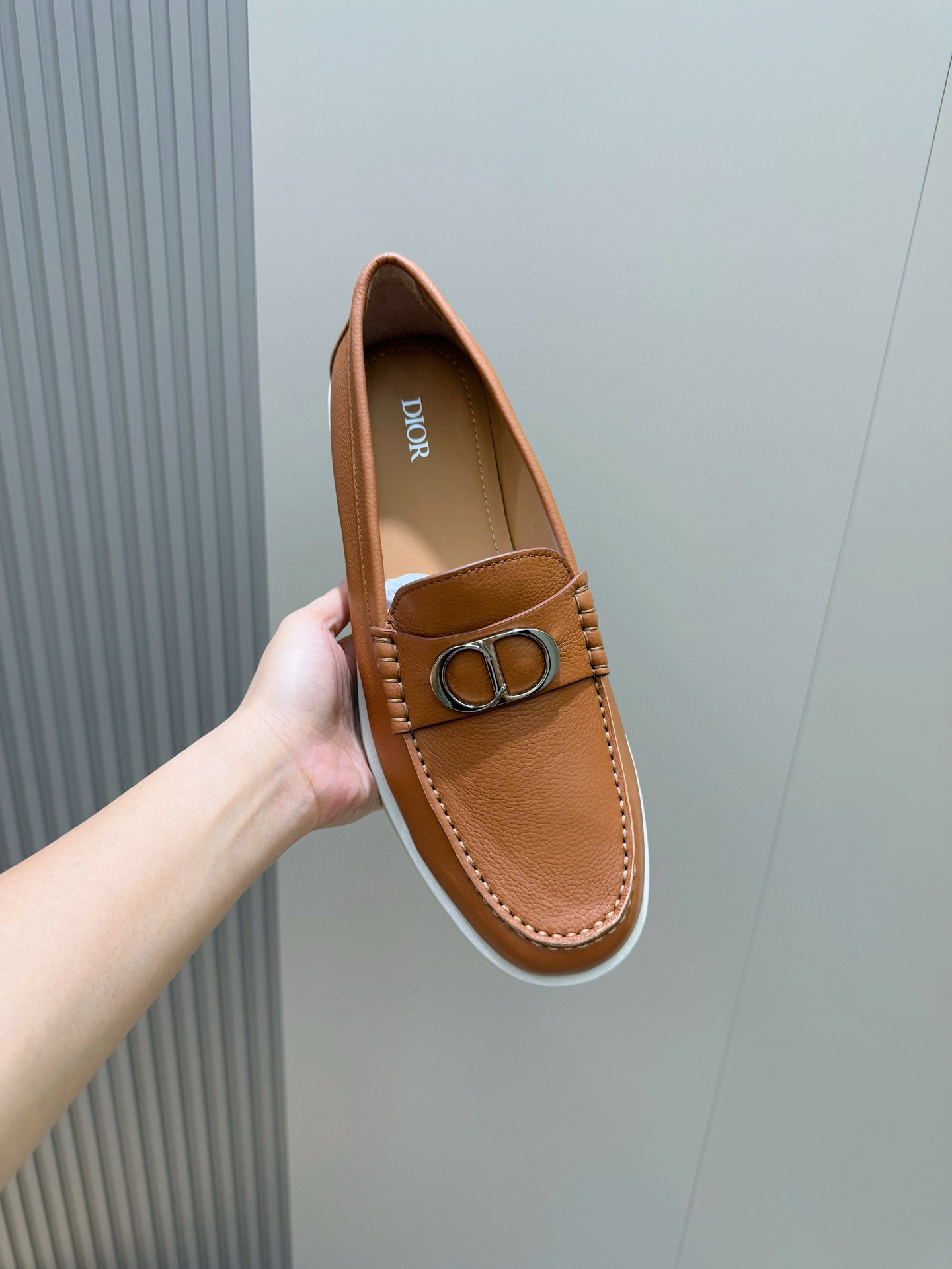 DIOR