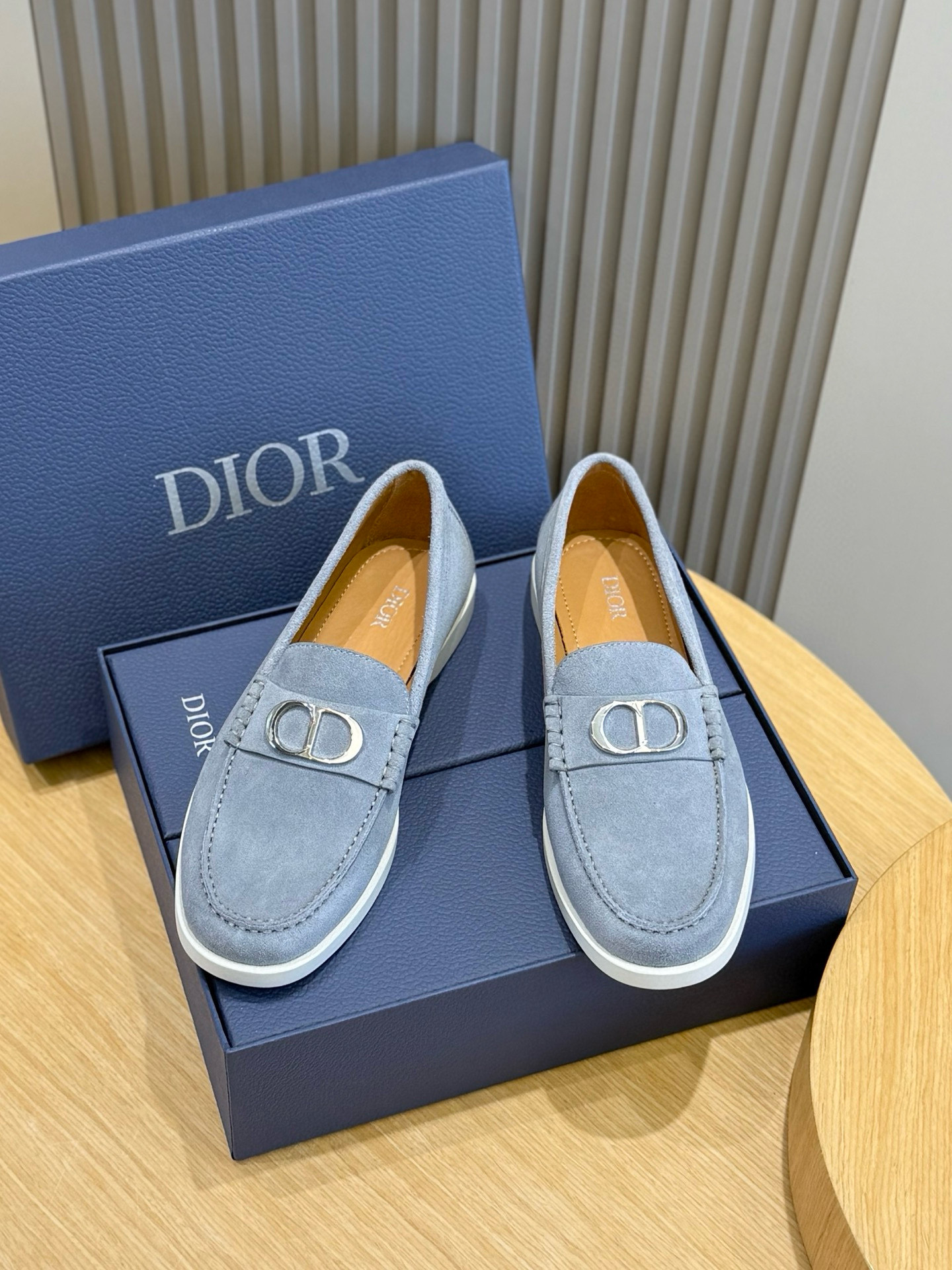 DIOR