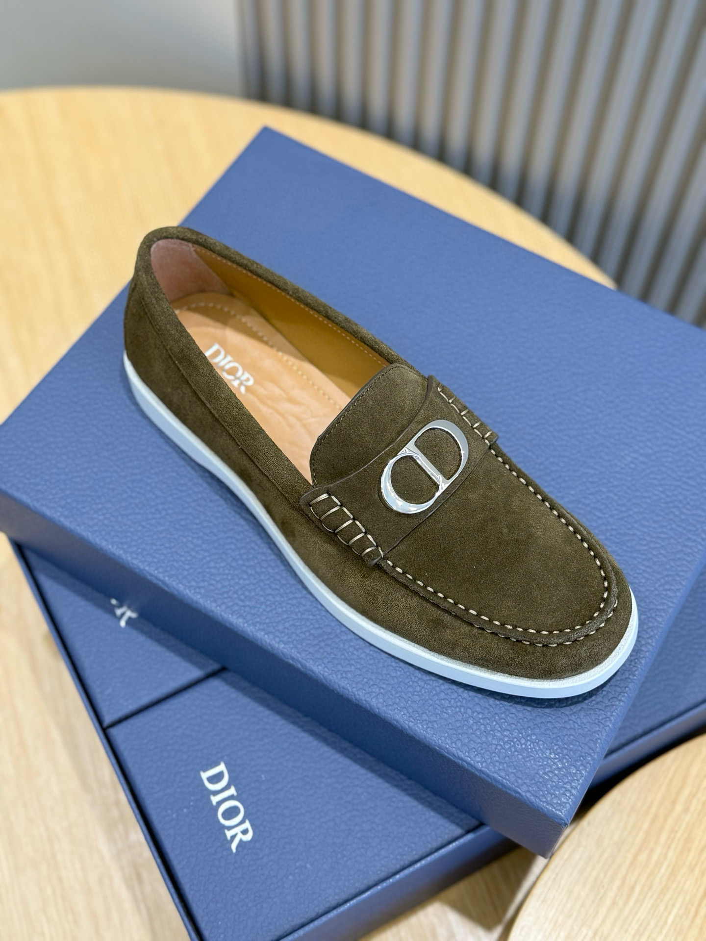 DIOR