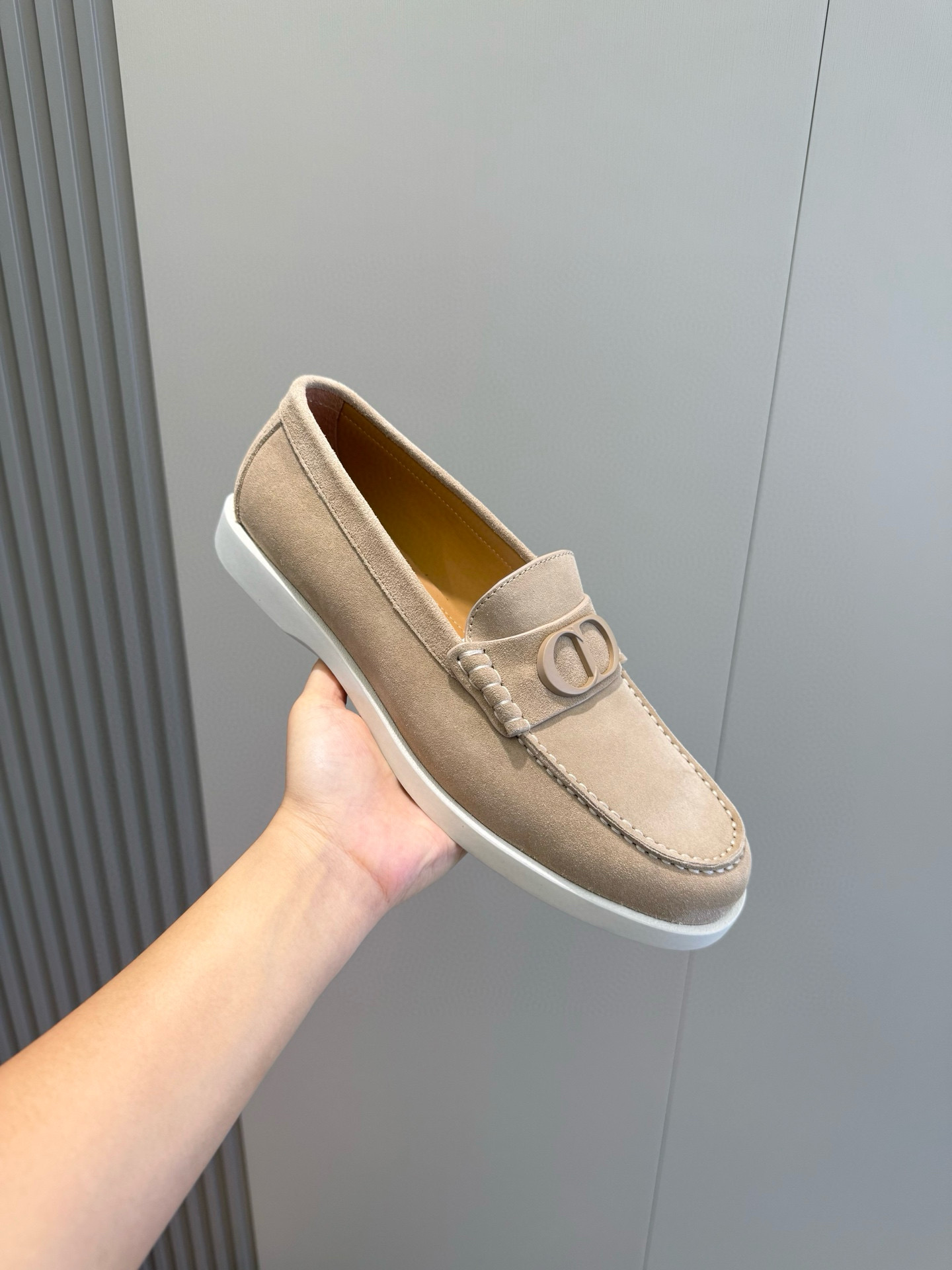 DIOR