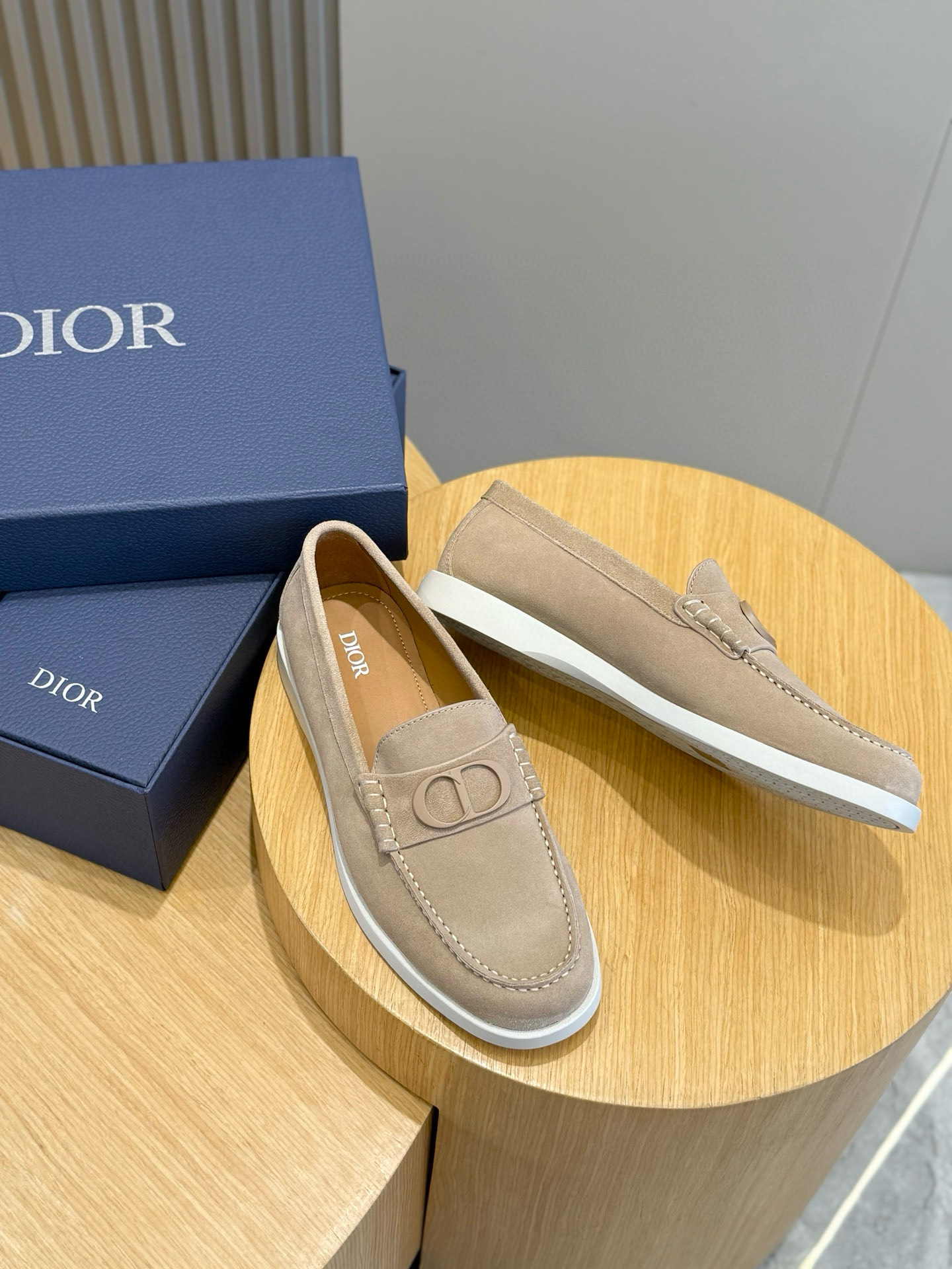 DIOR