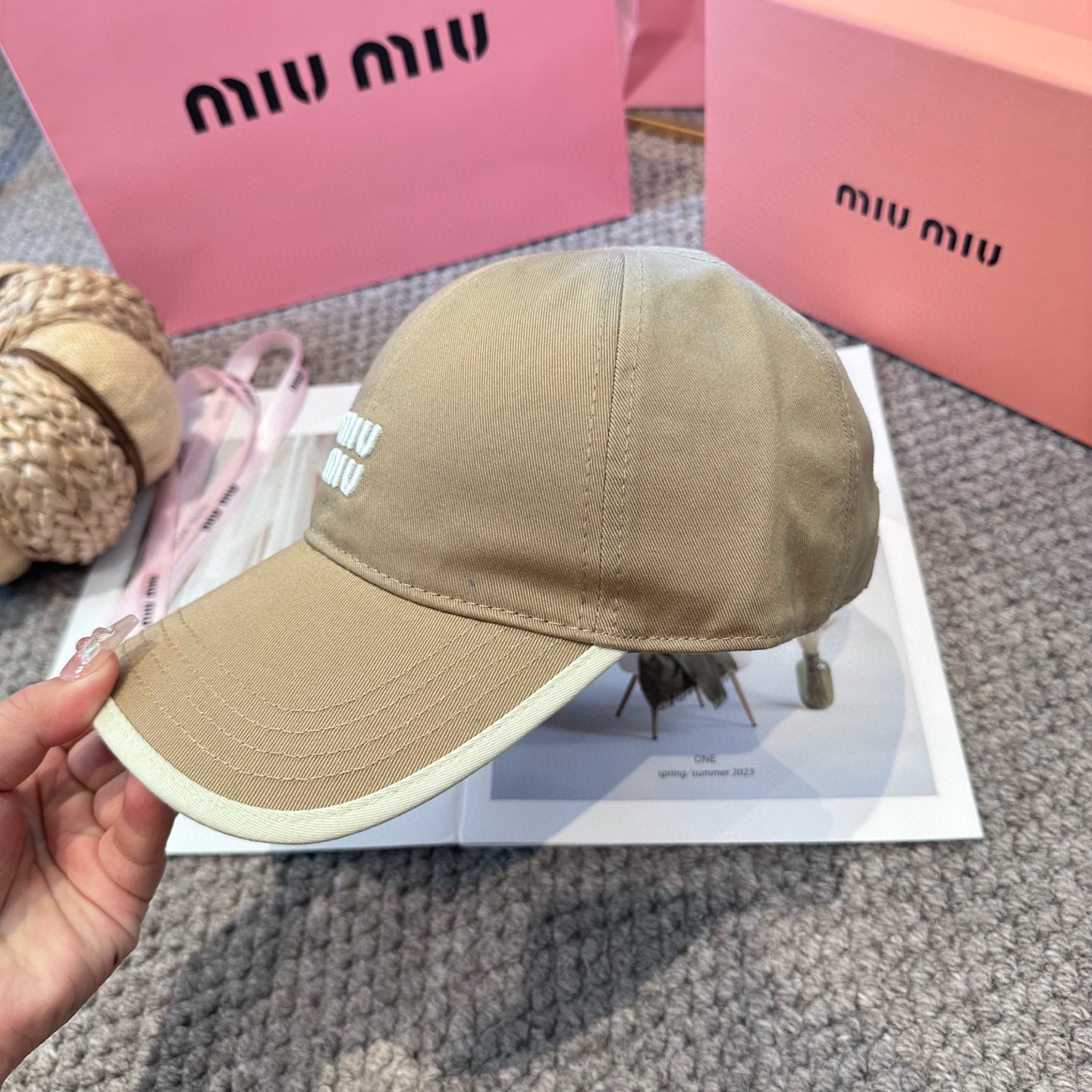 MIUMIU